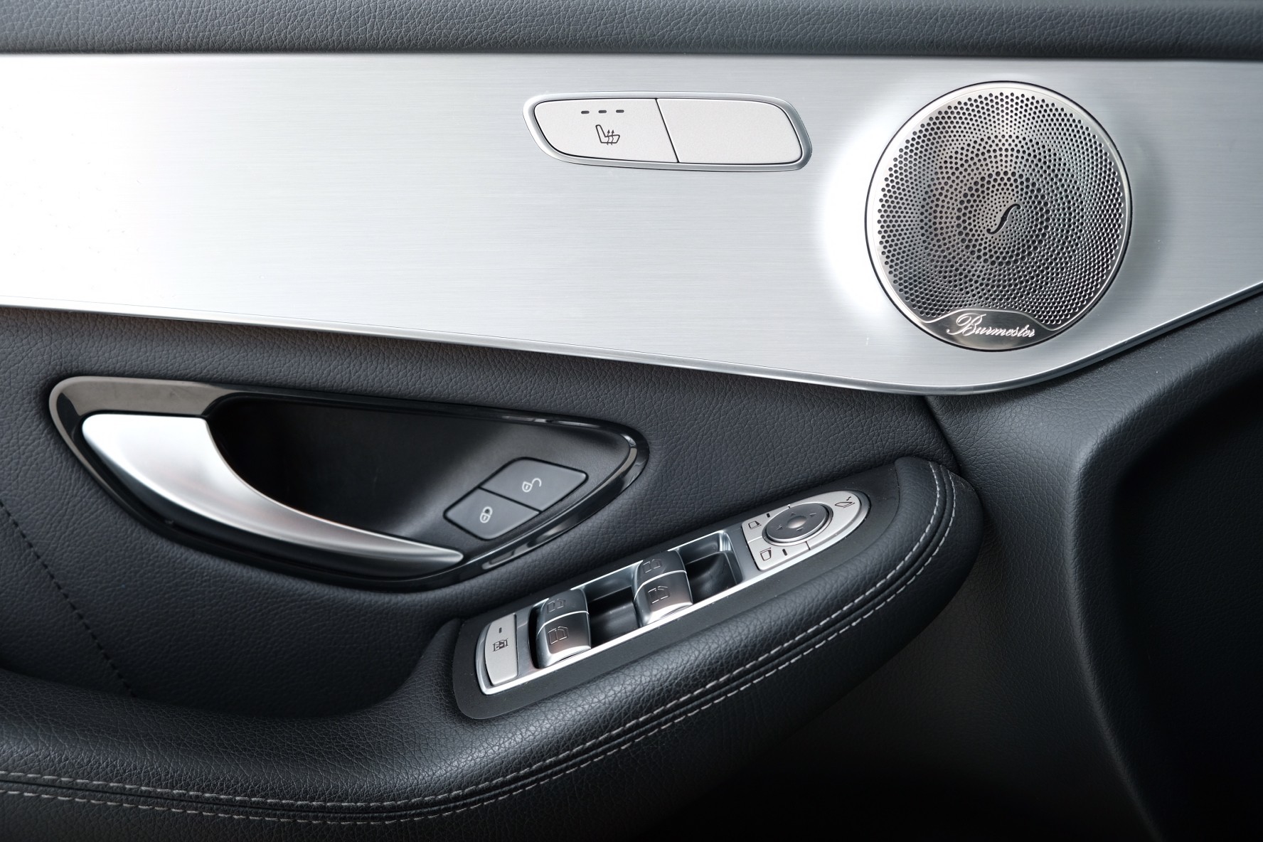 MERCEDES-BENZ GLC 220 d AMG Line 4Matic 9G-Tronic-image-9