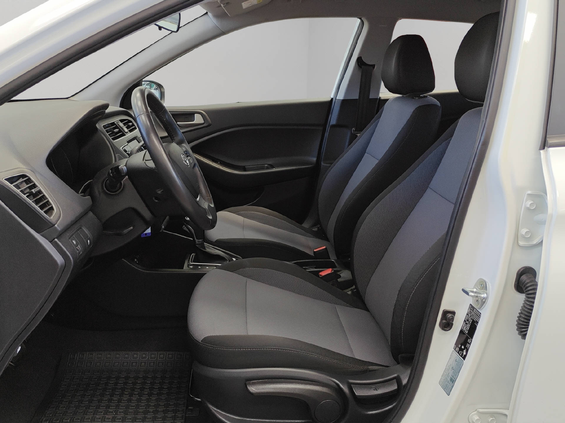 HYUNDAI i20 1.0 T-GDi Amplia-image-8
