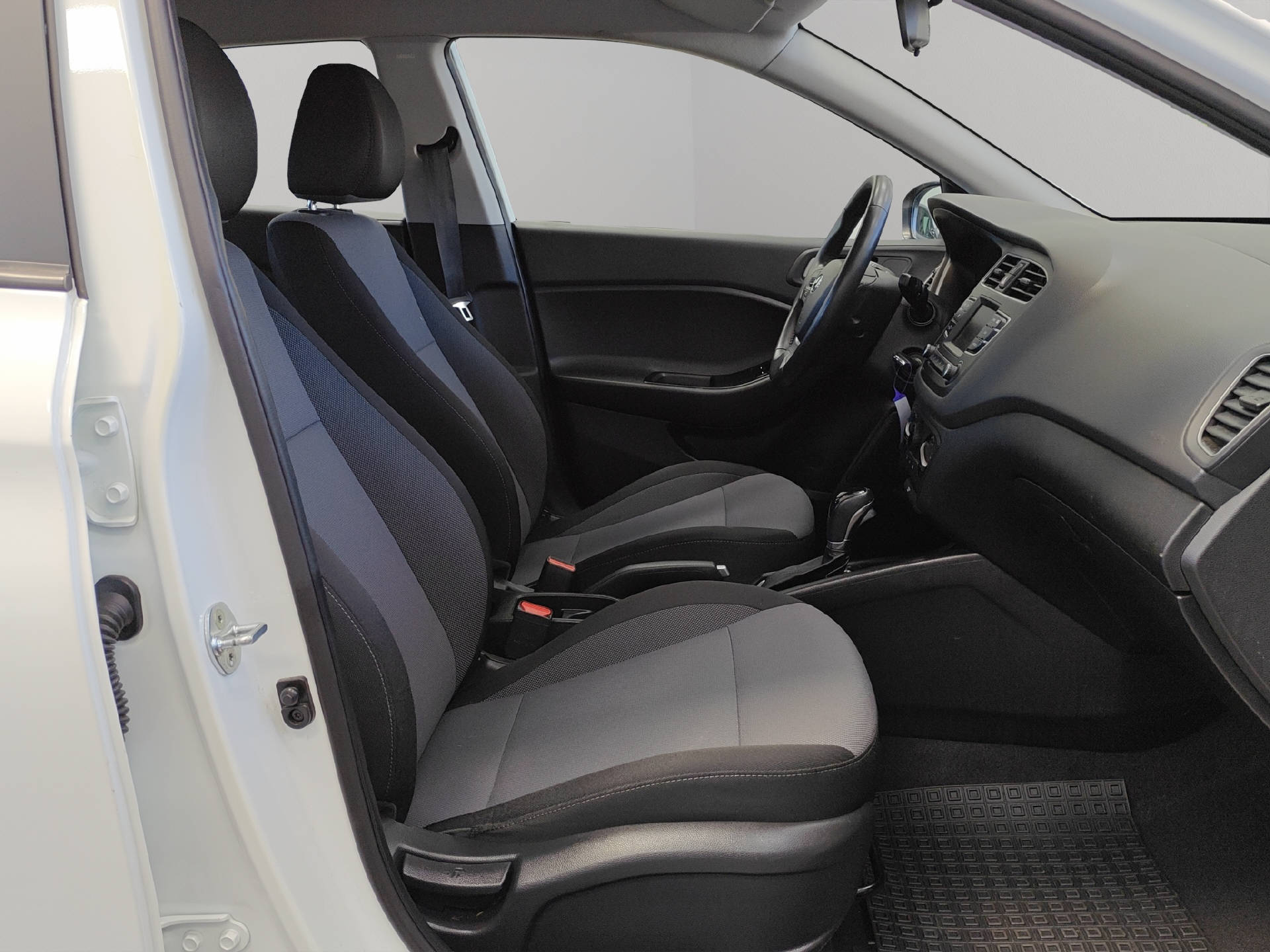 HYUNDAI i20 1.0 T-GDi Amplia-image-11
