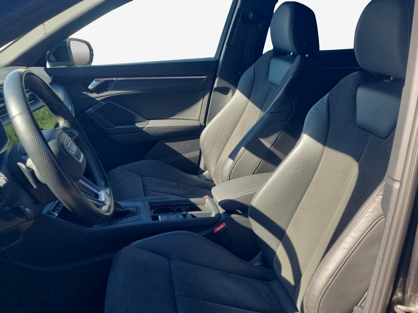 AUDI Q3 45 TFSI e S-tronic-image-8