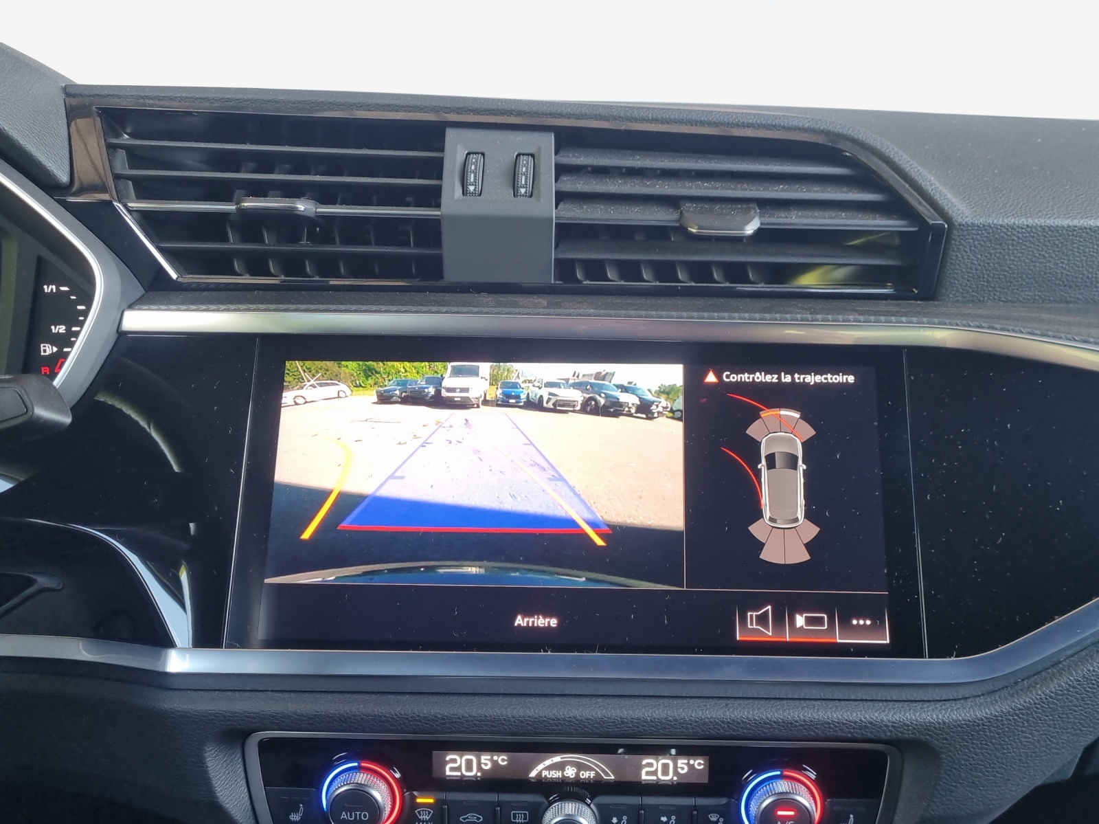 AUDI Q3 45 TFSI e S-tronic-image-14