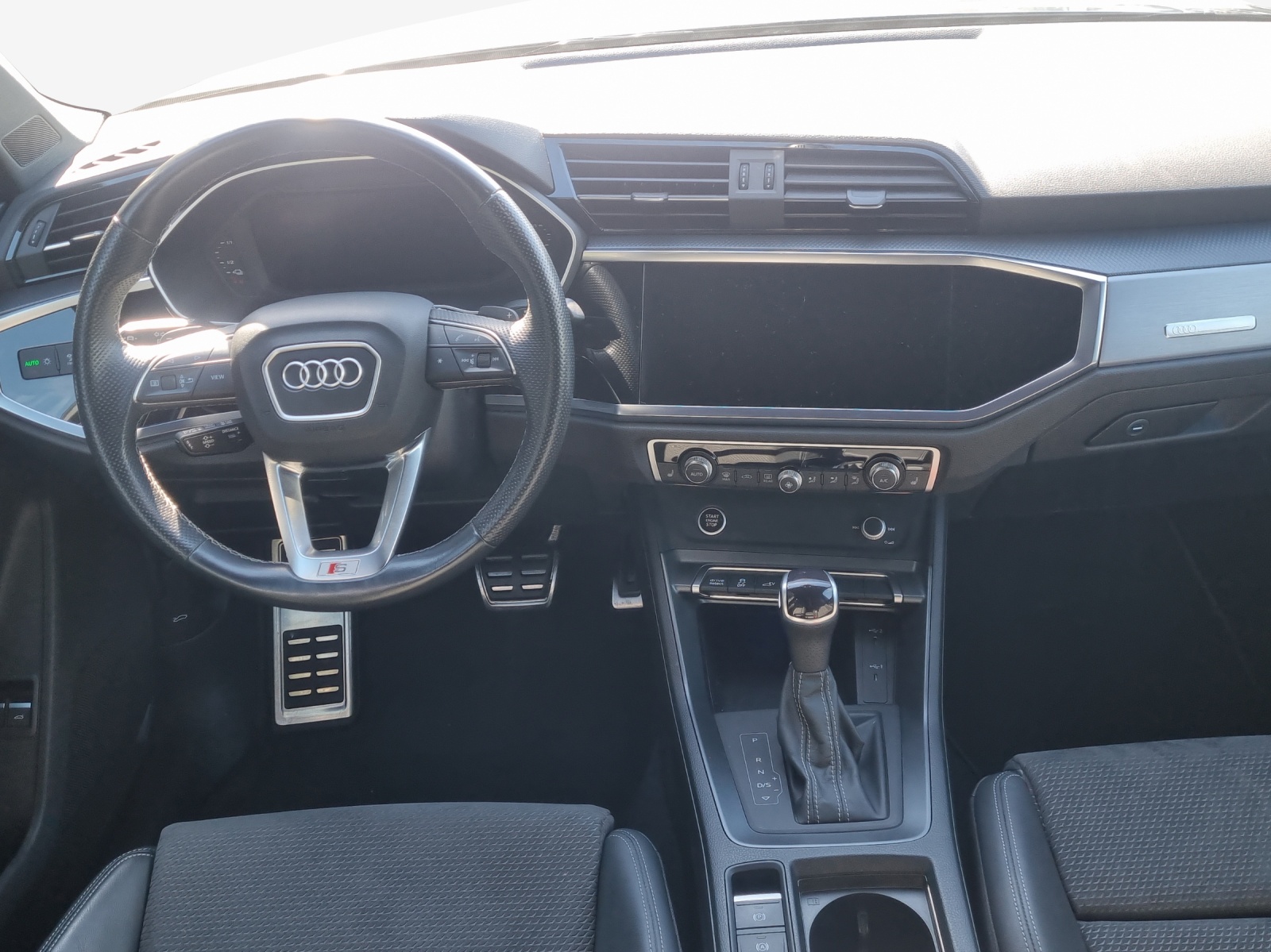 AUDI Q3 45 TFSI e S-tronic-image-9