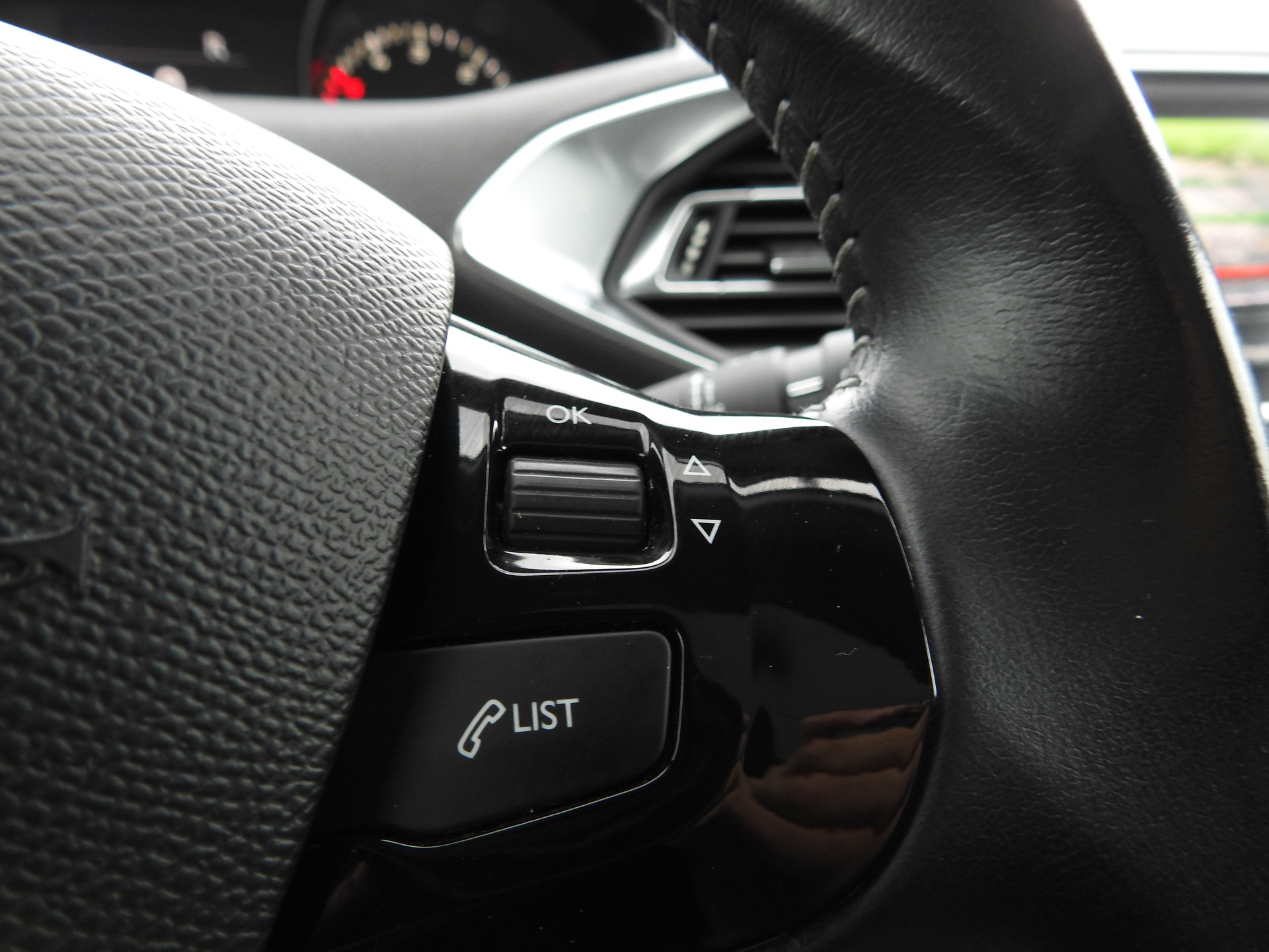 PEUGEOT 308 2.0 BlueHDI Active Automatic-image-21