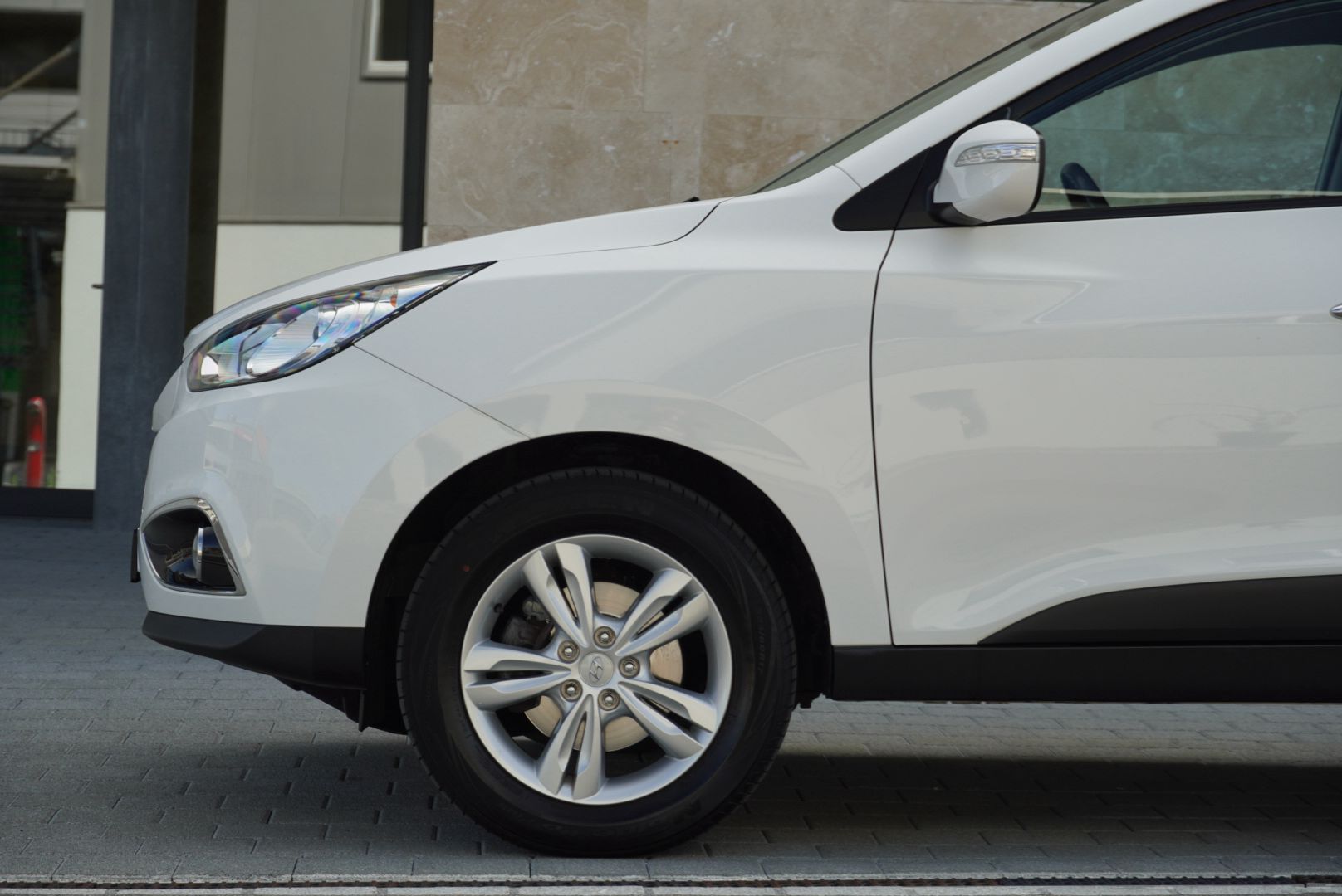 HYUNDAI iX 35 2.0 Premium 4WD Automatic-image-6