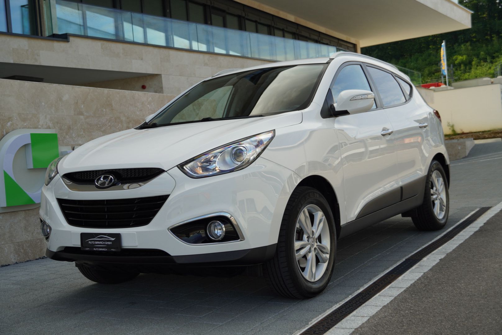 HYUNDAI iX 35 2.0 Premium 4WD Automatic-image-5
