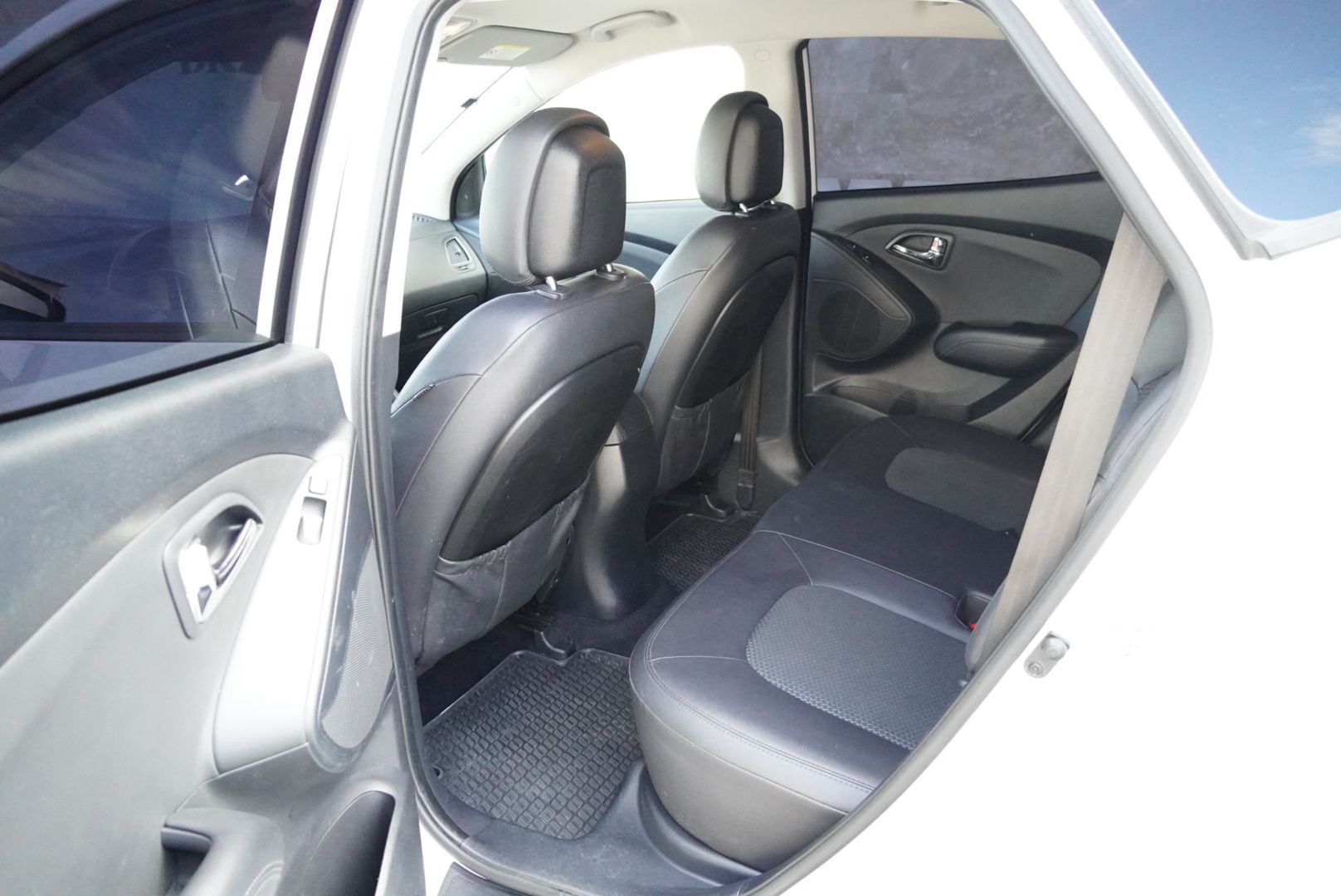HYUNDAI iX 35 2.0 Premium 4WD Automatic-image-23