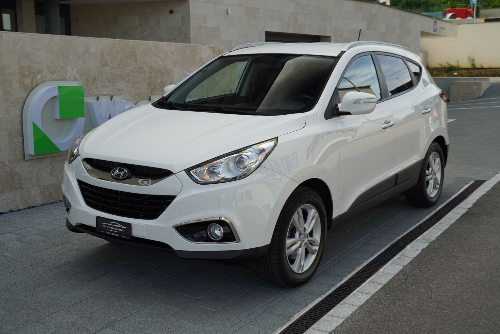 HYUNDAI iX 35 2.0 Premium 4WD Automatic-image-4