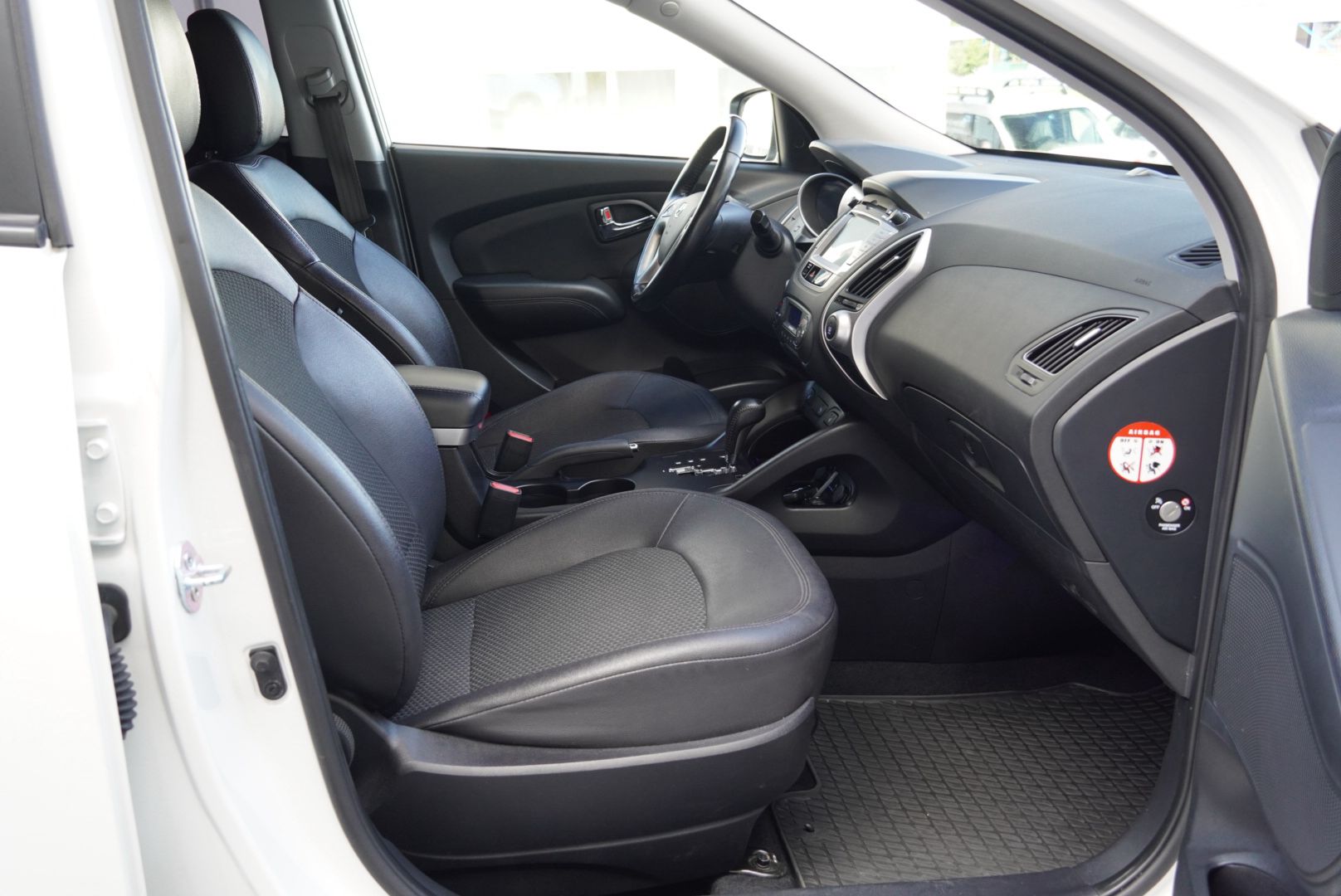 HYUNDAI iX 35 2.0 Premium 4WD Automatic-image-21