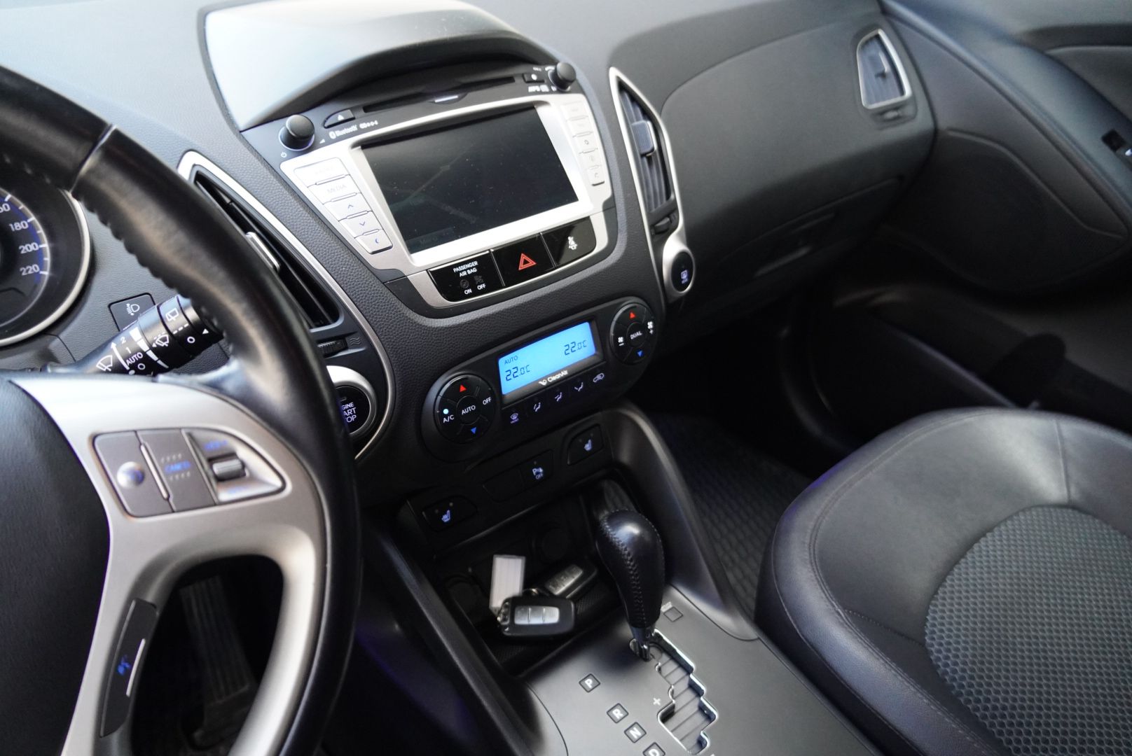HYUNDAI iX 35 2.0 Premium 4WD Automatic-image-15