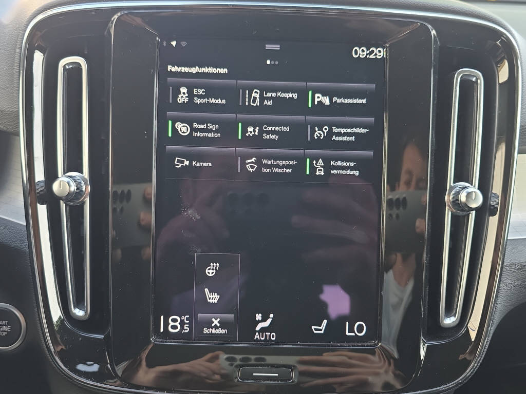 VOLVO XC40 2.0 B4 MH Momentum-image-22