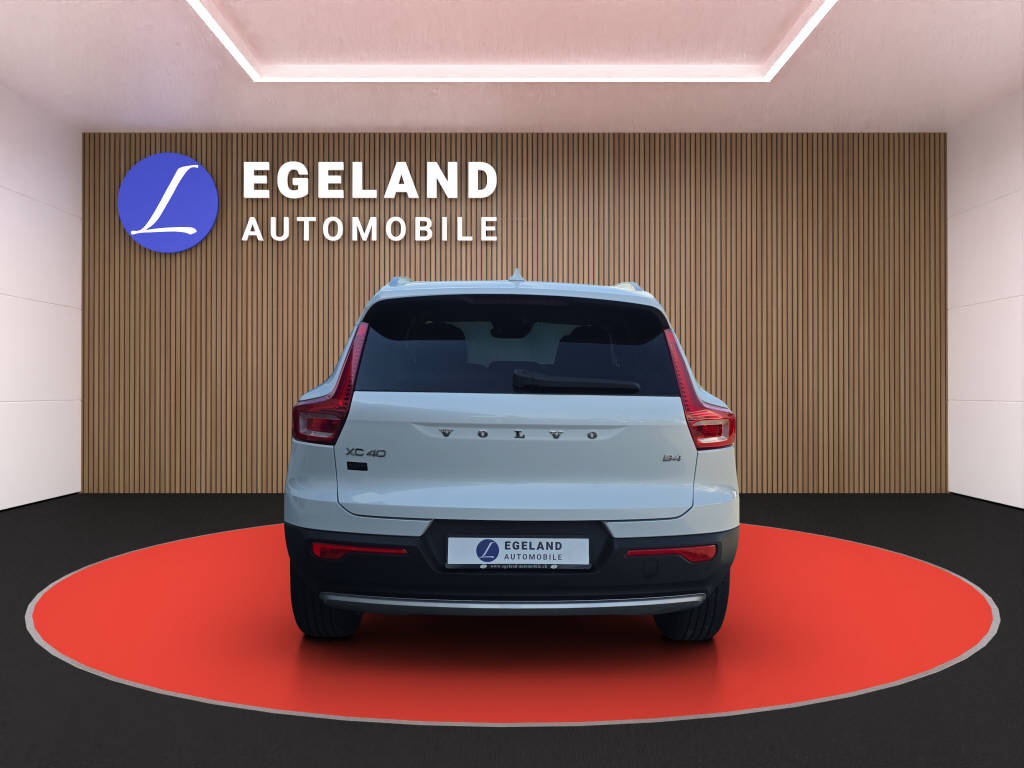 VOLVO XC40 2.0 B4 MH Momentum-image-5