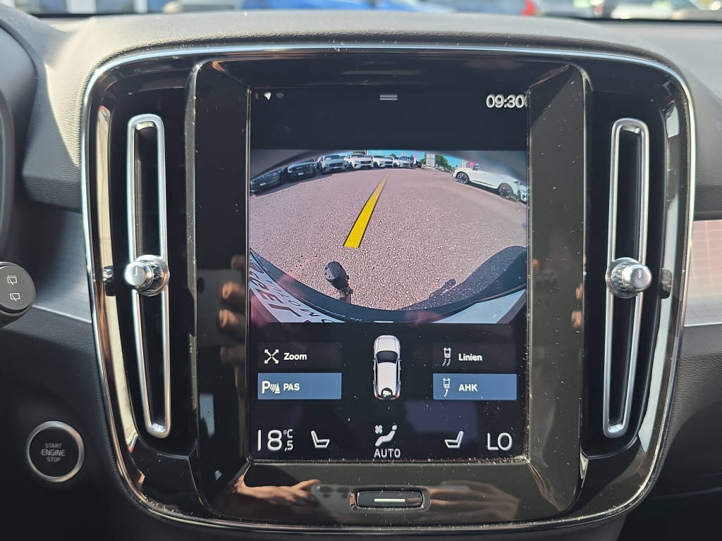 VOLVO XC40 2.0 B4 MH Momentum-image-24