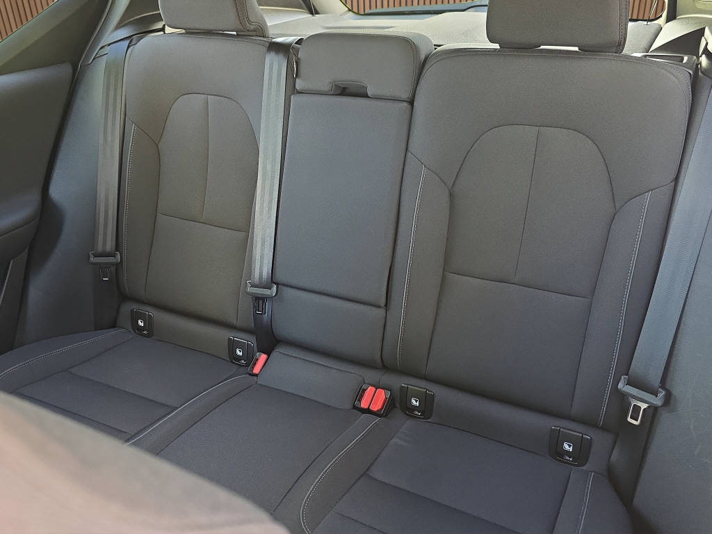 VOLVO XC40 2.0 B4 MH Momentum-image-19