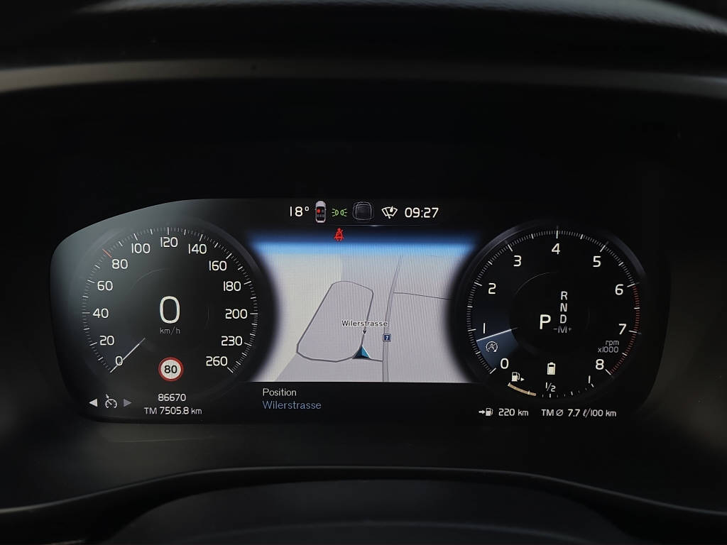 VOLVO XC40 2.0 B4 MH Momentum-image-17