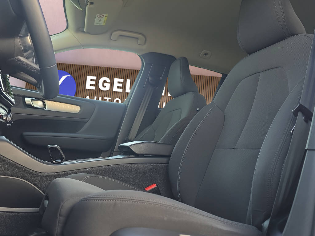 VOLVO XC40 2.0 B4 MH Momentum-image-12