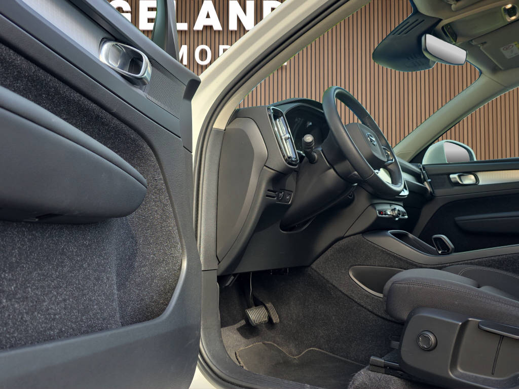 VOLVO XC40 2.0 B4 MH Momentum-image-10