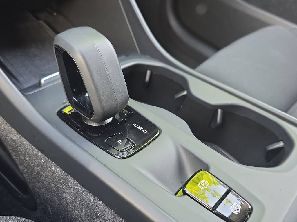VOLVO XC40 2.0 B4 MH Momentum-image-23