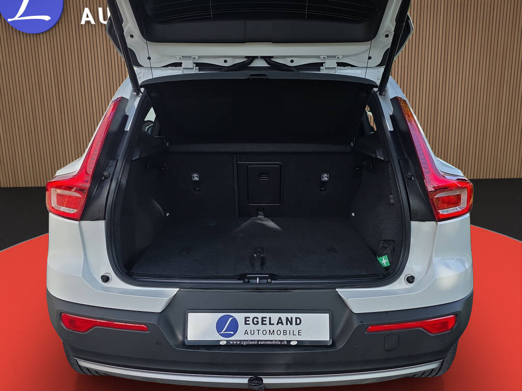 VOLVO XC40 2.0 B4 MH Momentum-image-14
