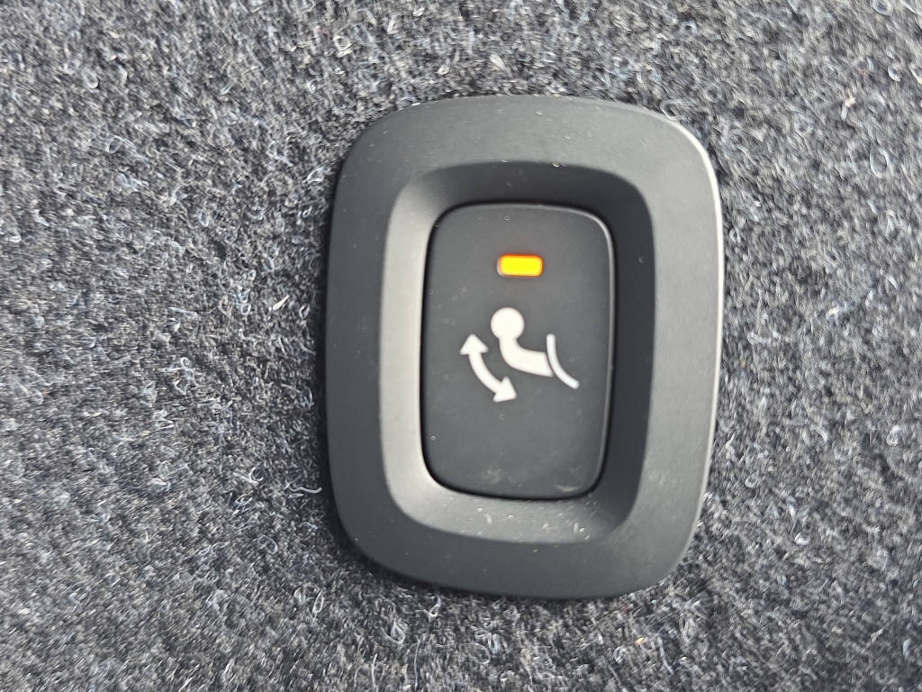 VOLVO XC40 2.0 B4 MH Momentum-image-15