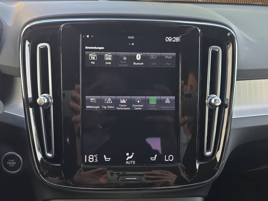 VOLVO XC40 2.0 B4 MH Momentum-image-20