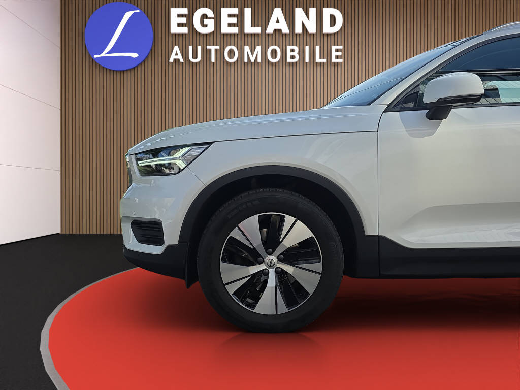 VOLVO XC40 2.0 B4 MH Momentum-image-9