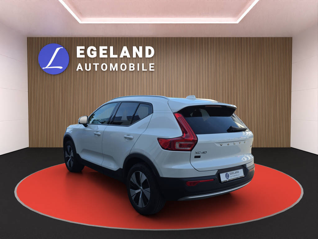 VOLVO XC40 2.0 B4 MH Momentum-image-4