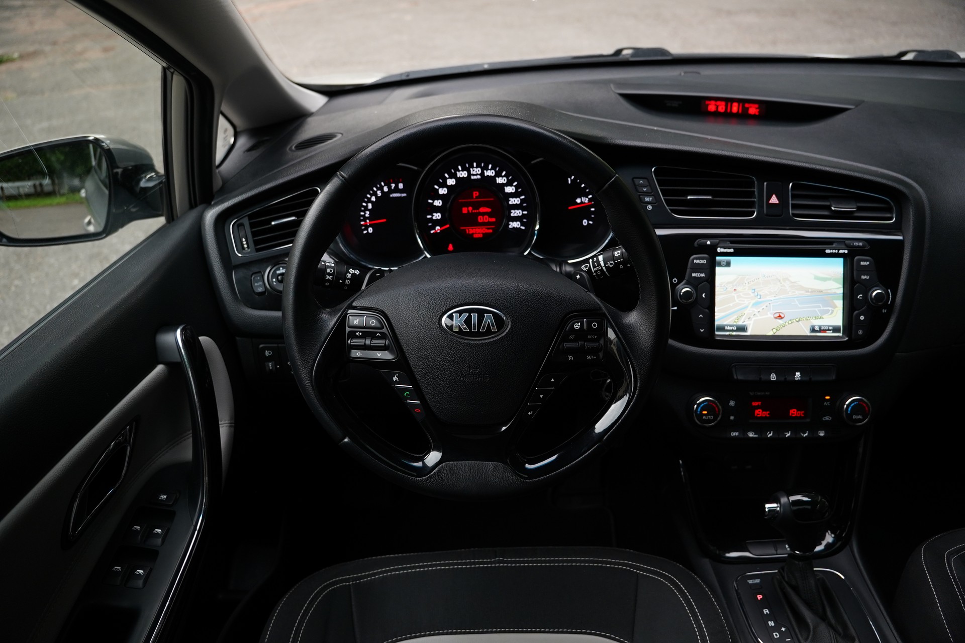 KIA Cee'd Sportswagon 1.6 GDi Style DCT-image-22