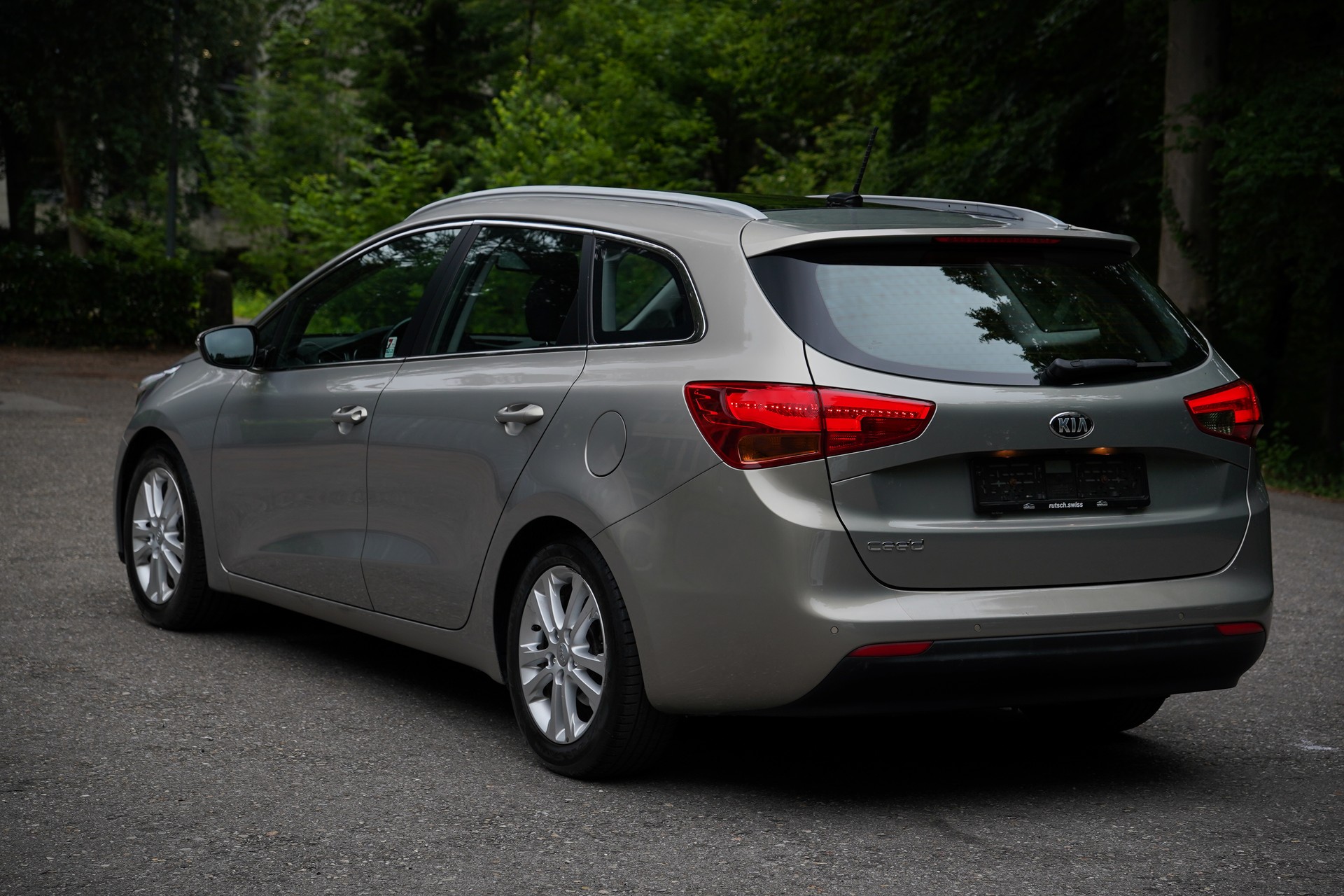 KIA Cee'd Sportswagon 1.6 GDi Style DCT-image-4