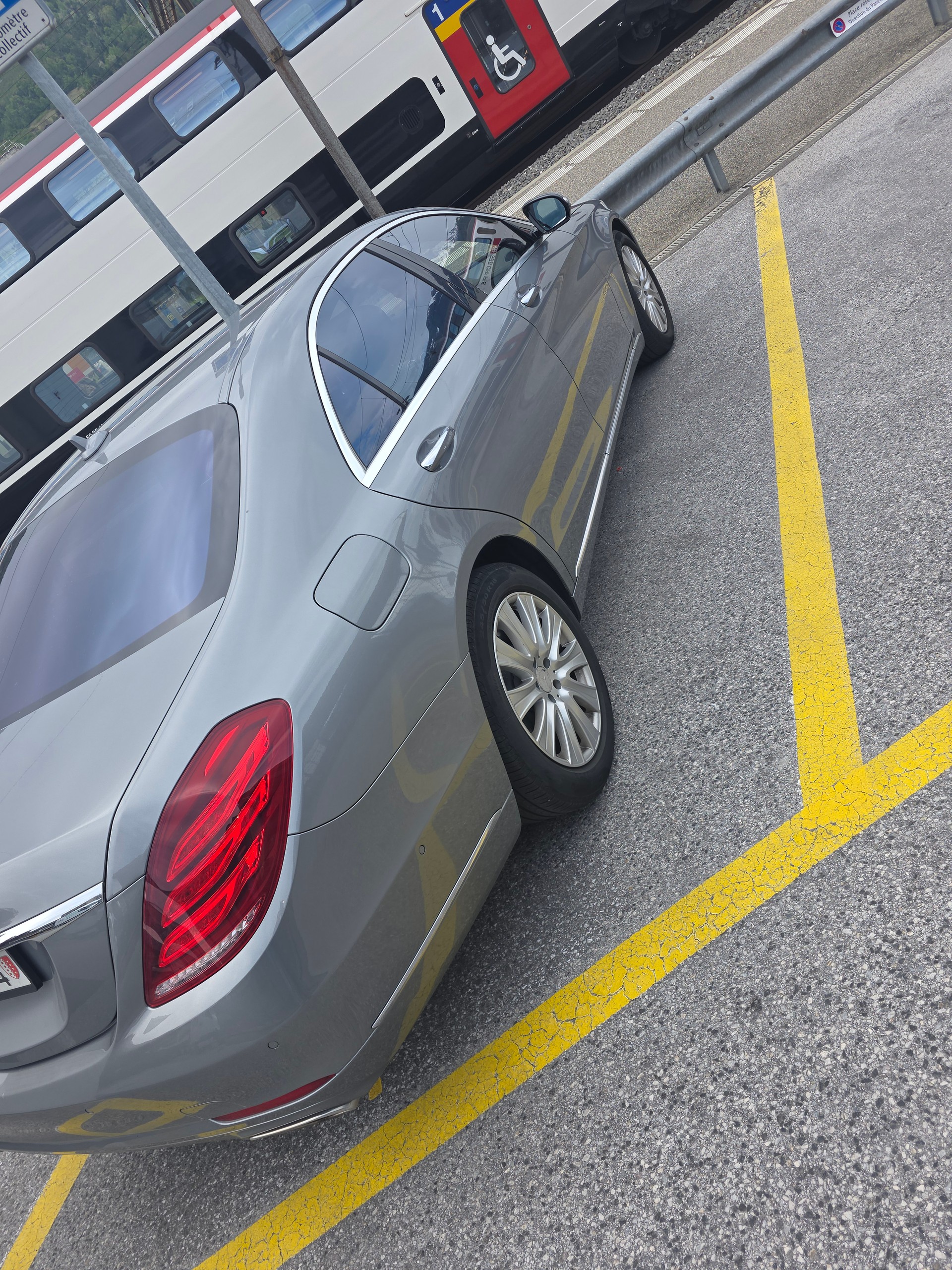 MERCEDES-BENZ S 500 V8 4matic lang-image-4