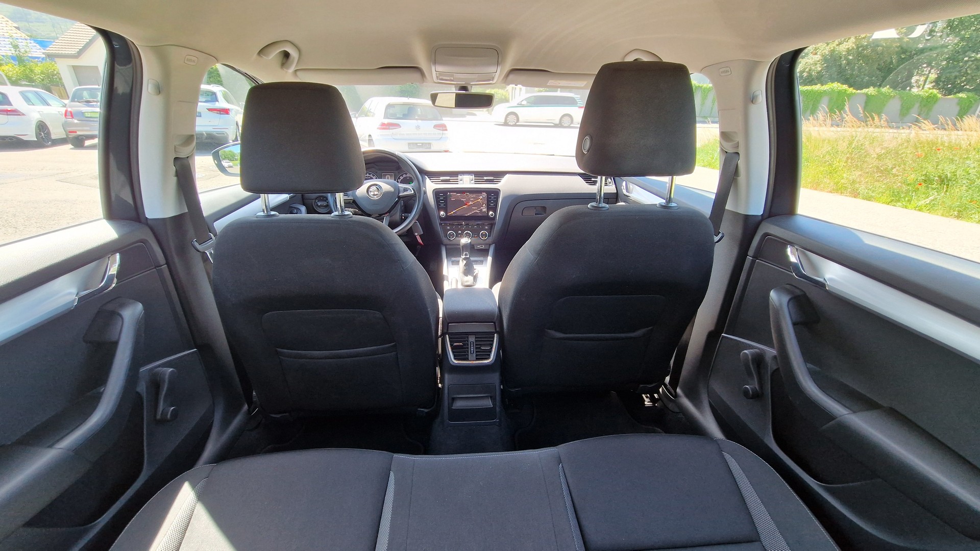 SKODA Octavia Combi 2.0 TDI Ambition 4x4-image-12