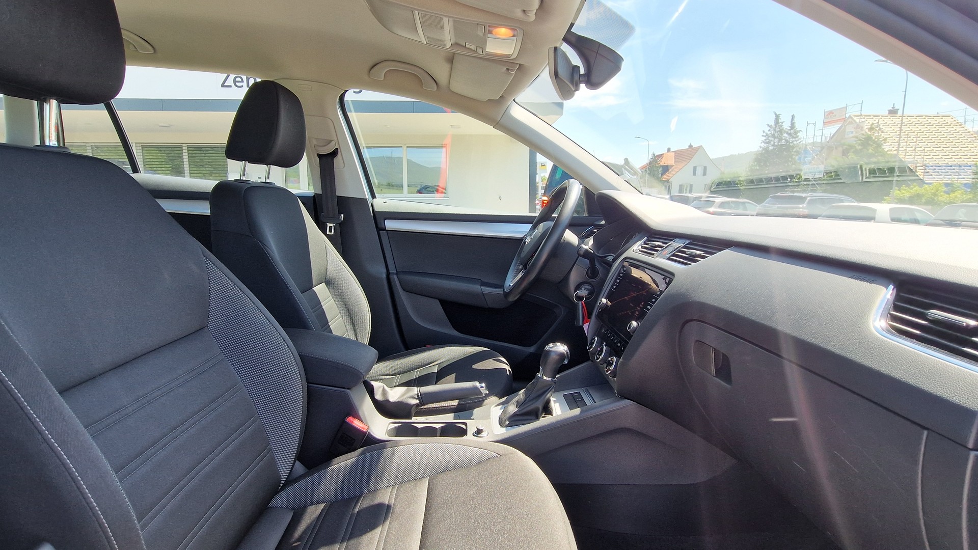 SKODA Octavia Combi 2.0 TDI Ambition 4x4-image-9
