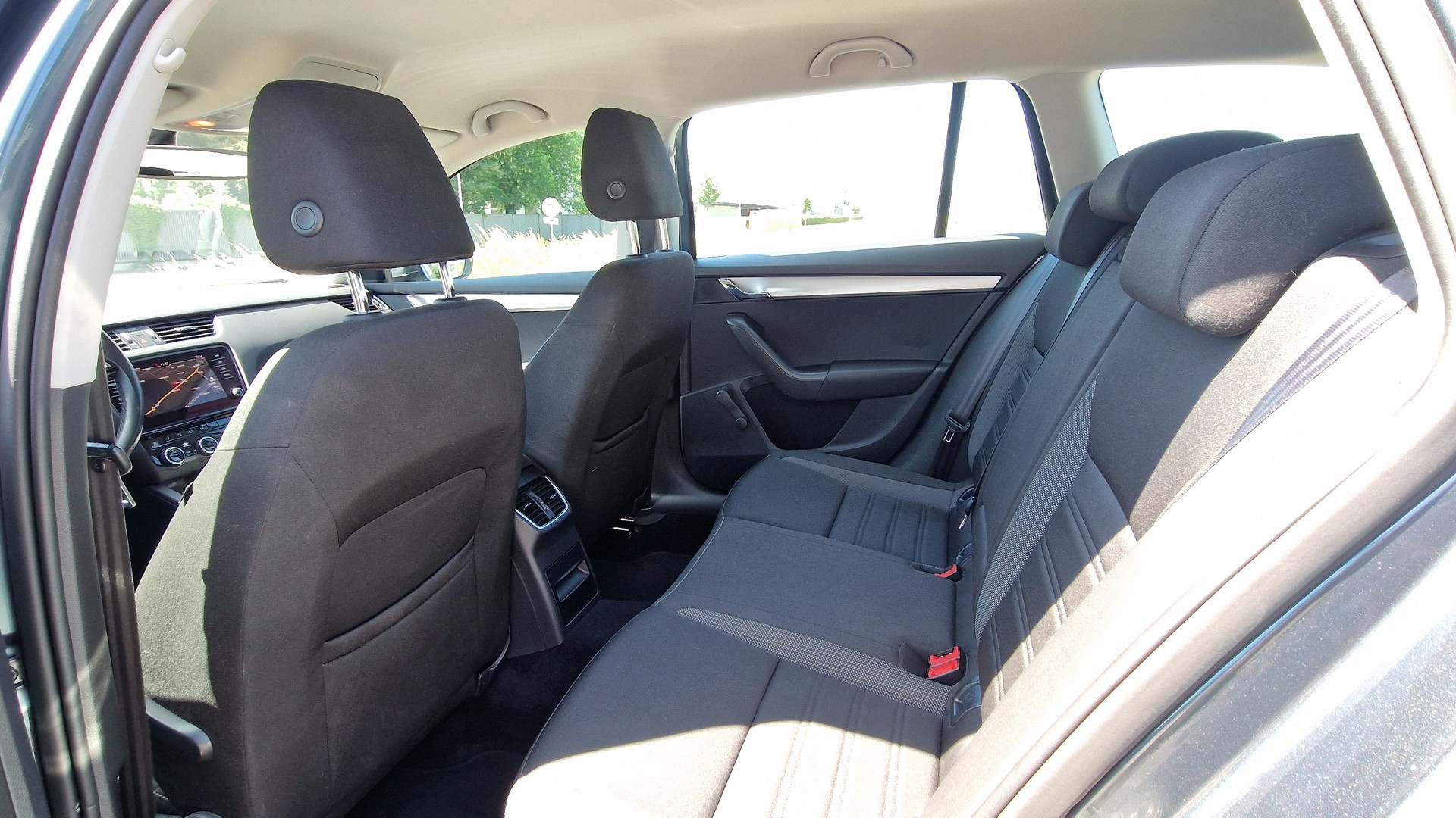 SKODA Octavia Combi 2.0 TDI Ambition 4x4-image-11