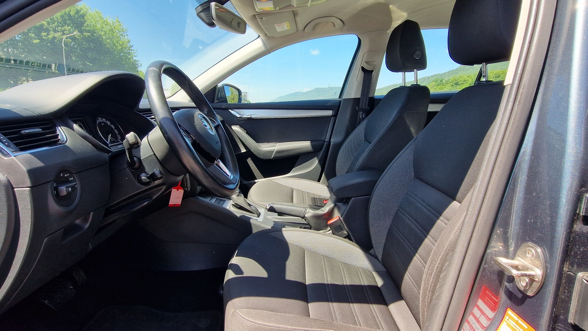 SKODA Octavia Combi 2.0 TDI Ambition 4x4-image-5
