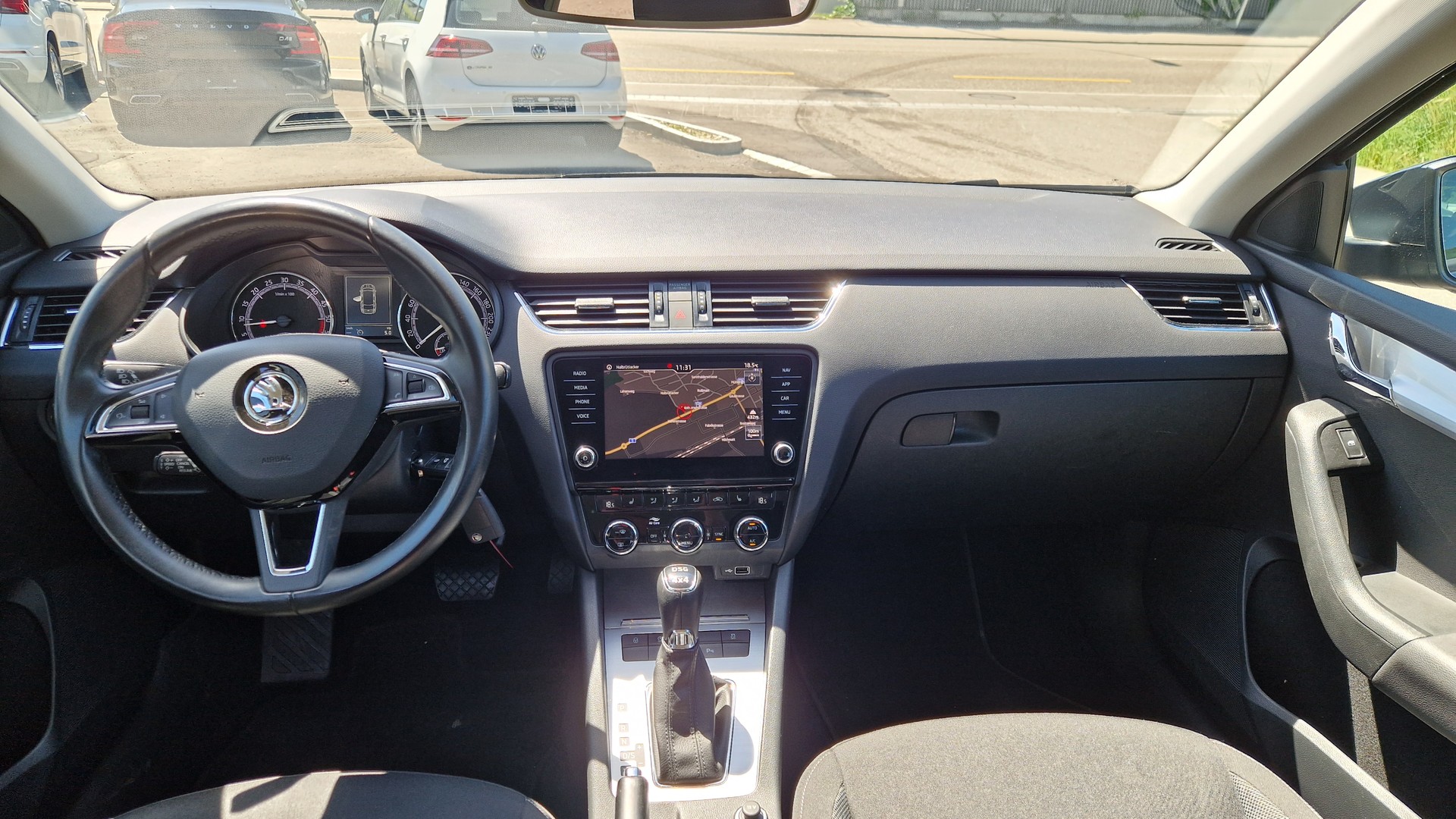 SKODA Octavia Combi 2.0 TDI Ambition 4x4-image-8