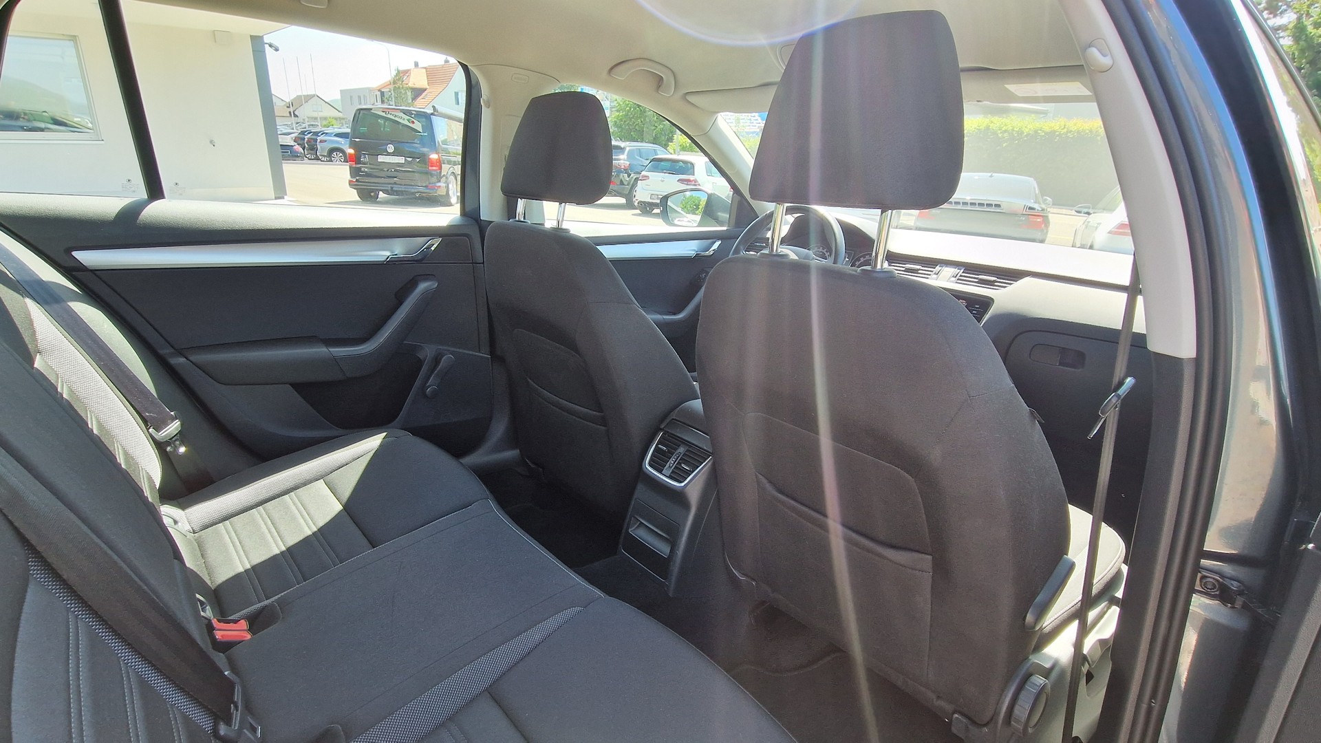 SKODA Octavia Combi 2.0 TDI Ambition 4x4-image-13