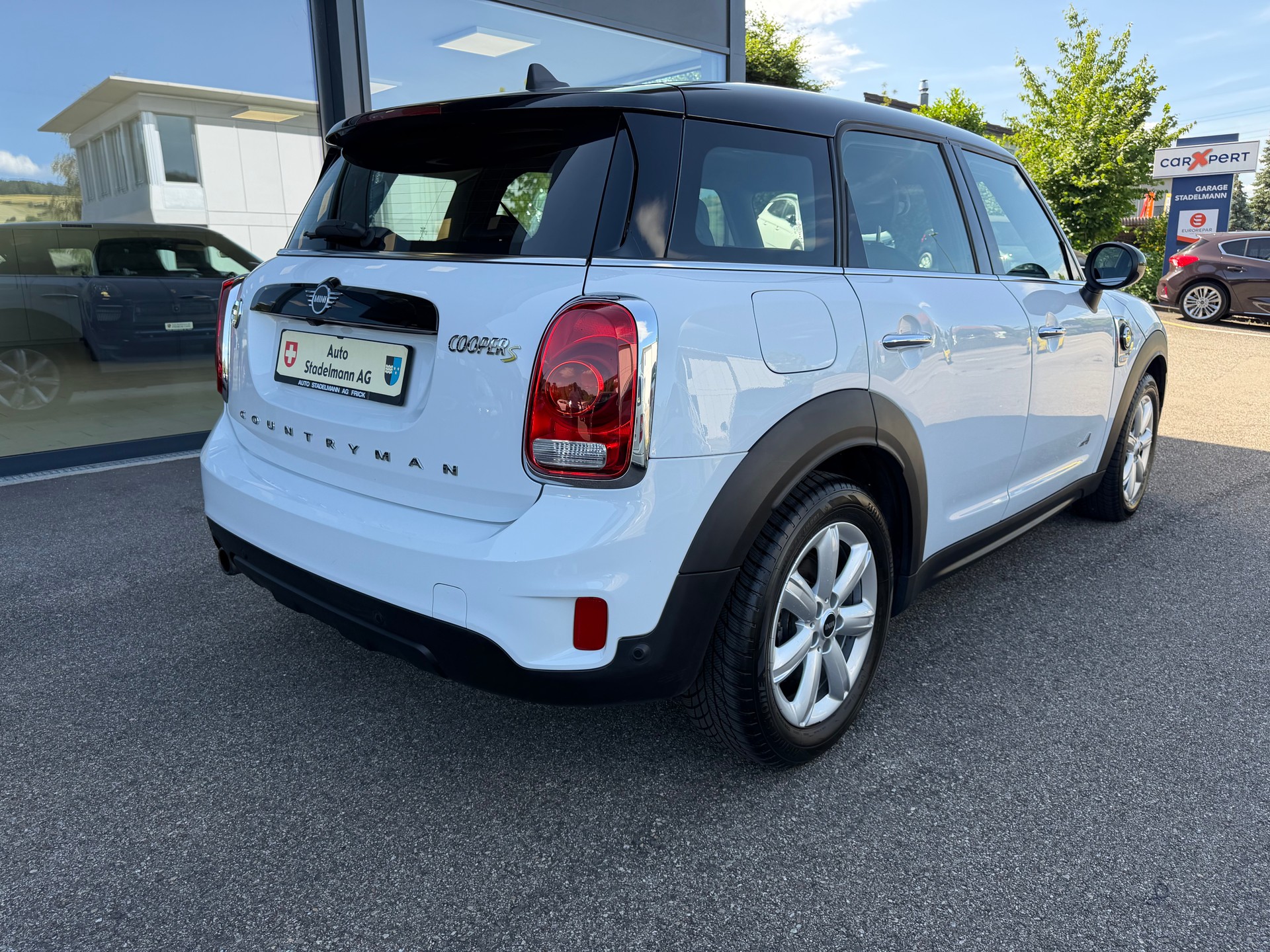 MINI Countryman F60 1.5i Cooper S E ALL4-image-2