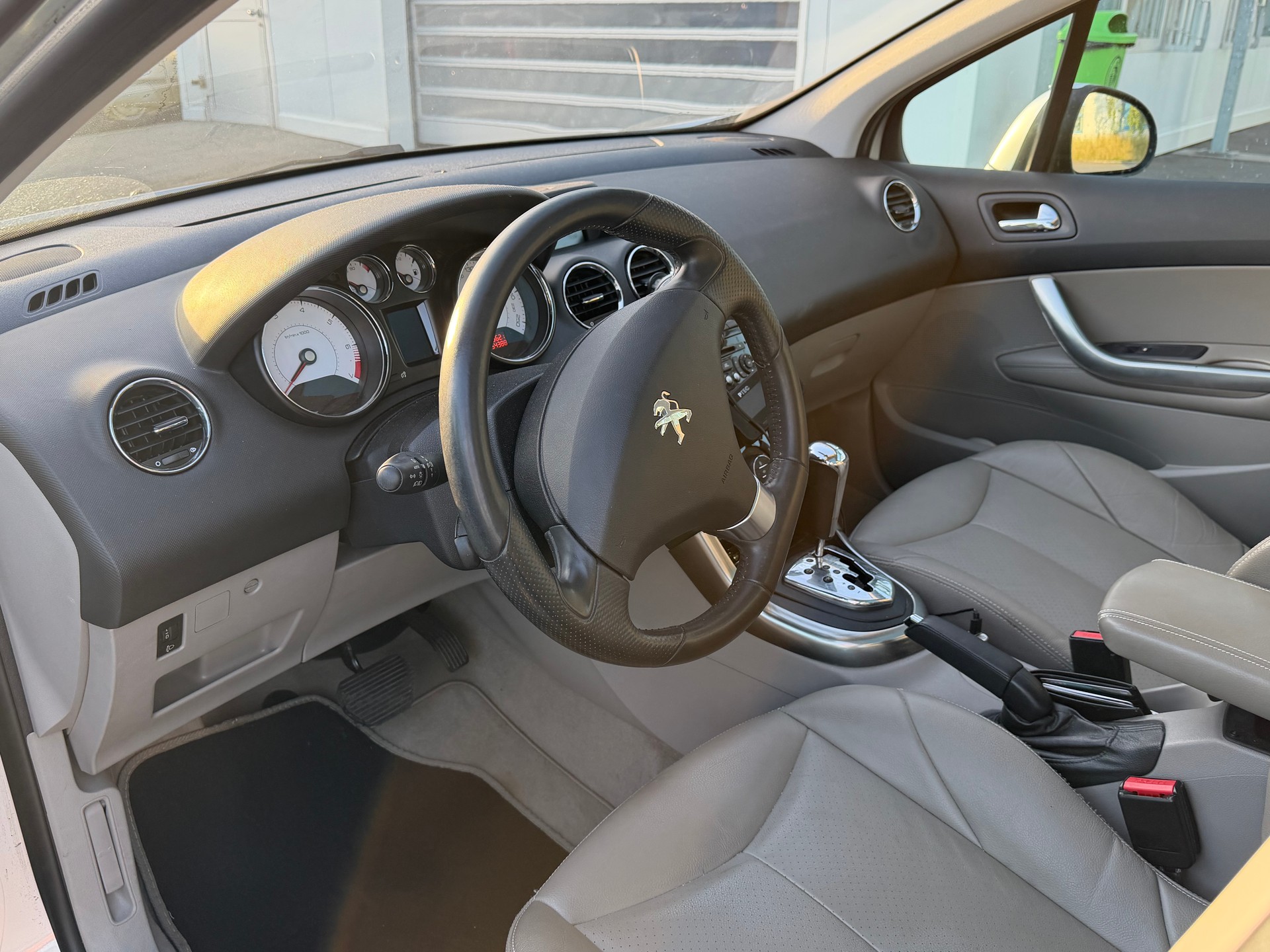 PEUGEOT 1.6 Turbo 156 Allure-image-3