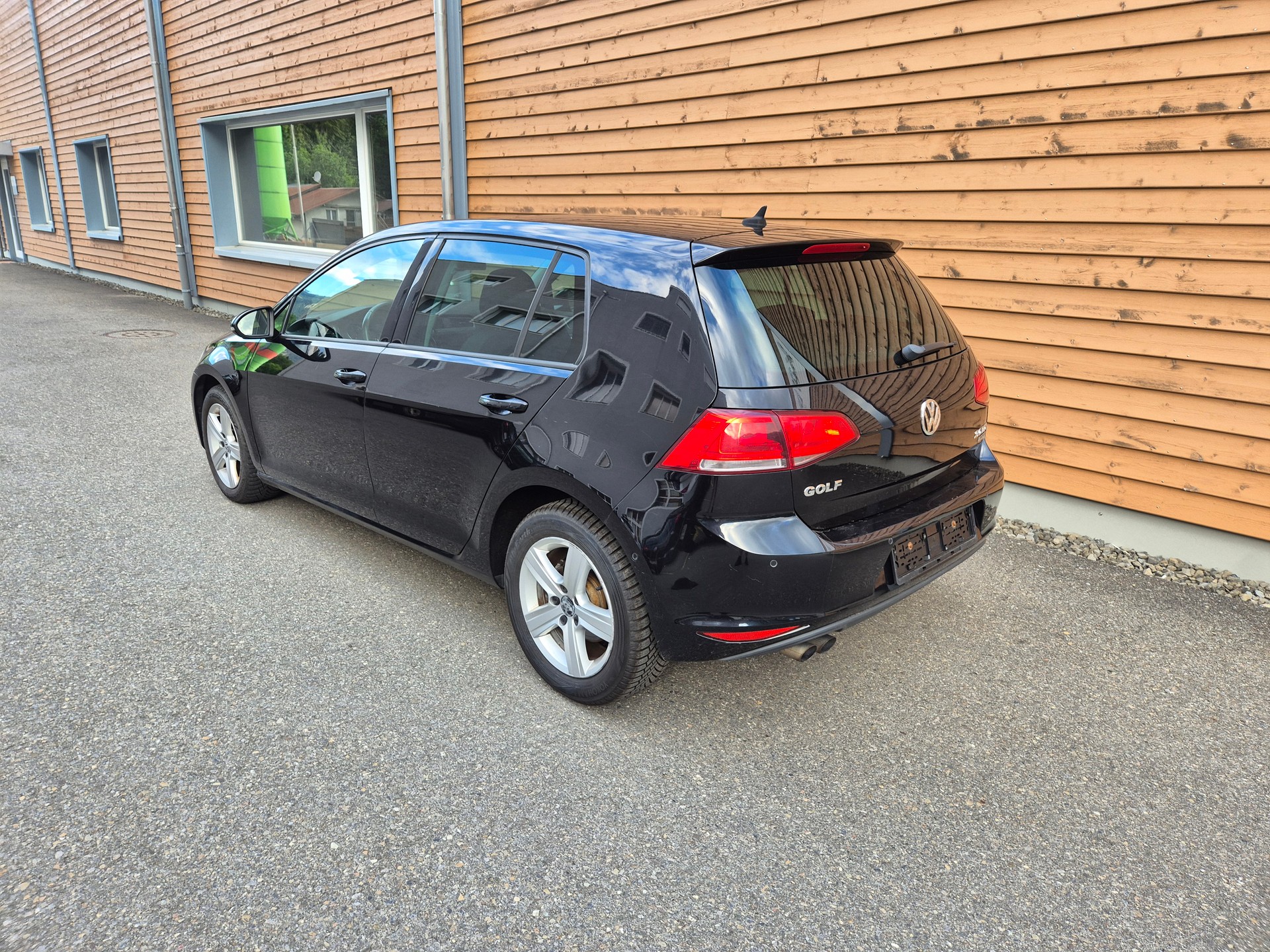 VW Golf 2.0 TDI Comfortline 4Motion-image-2
