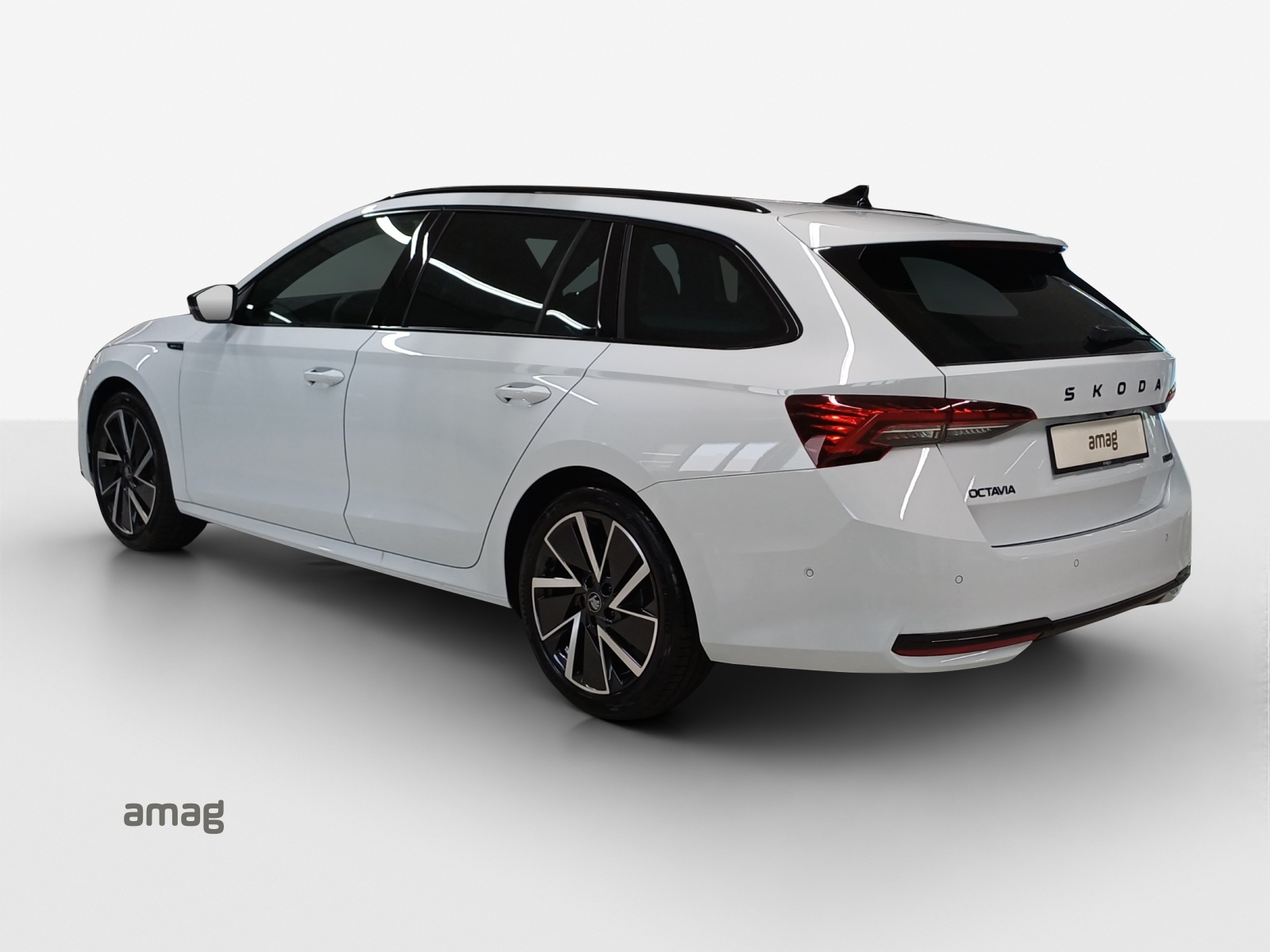 SKODA Octavia Combi 1.5 TSI mHEV DSG Sport Line-image-2