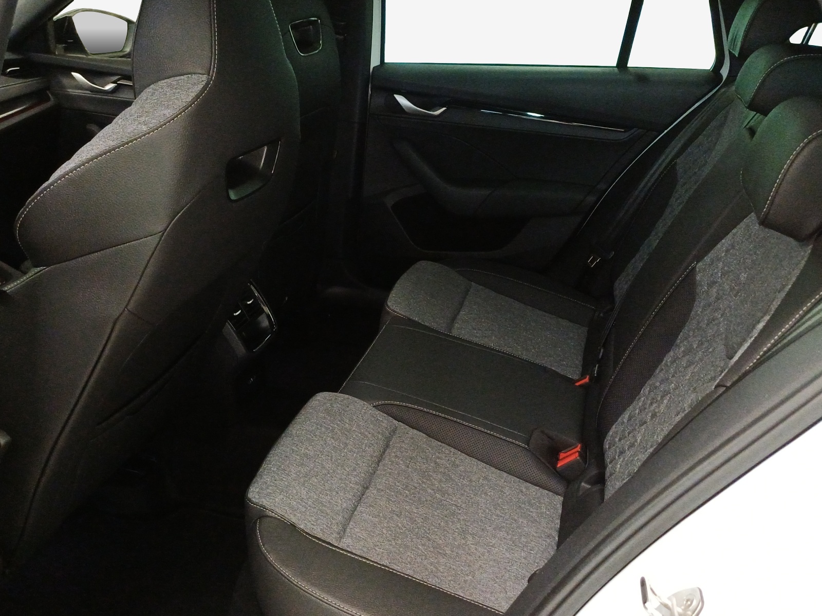 SKODA Octavia Combi 1.5 TSI mHEV DSG Sport Line-image-11
