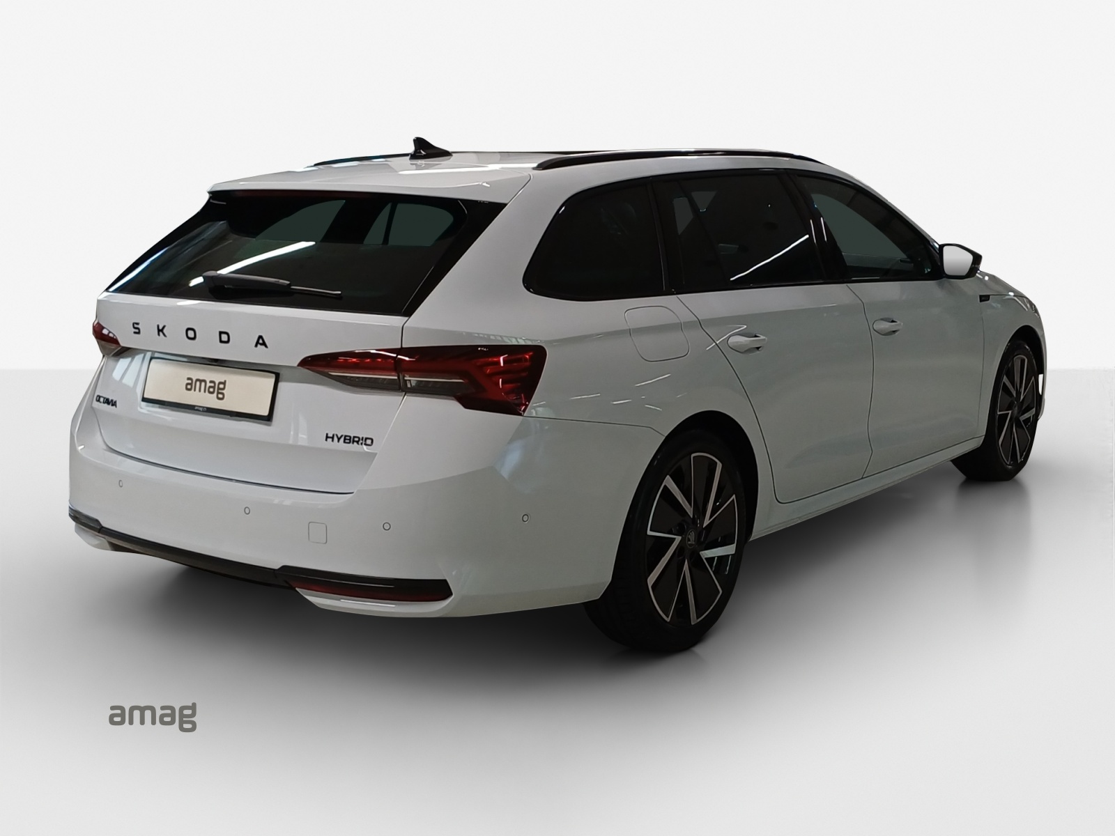 SKODA Octavia Combi 1.5 TSI mHEV DSG Sport Line-image-4