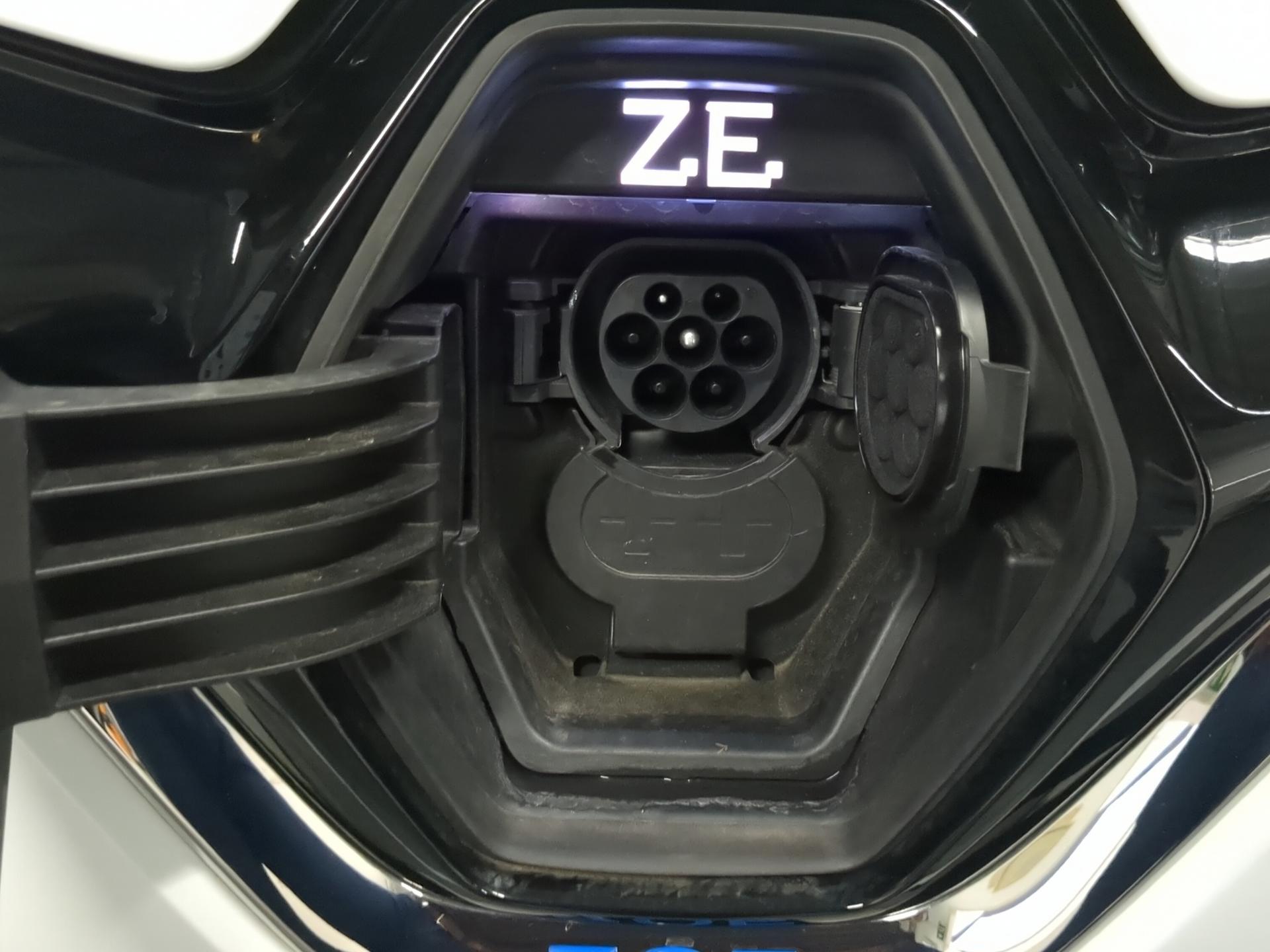 RENAULT Zoe Intens R135 (incl. Batterie)-image-17
