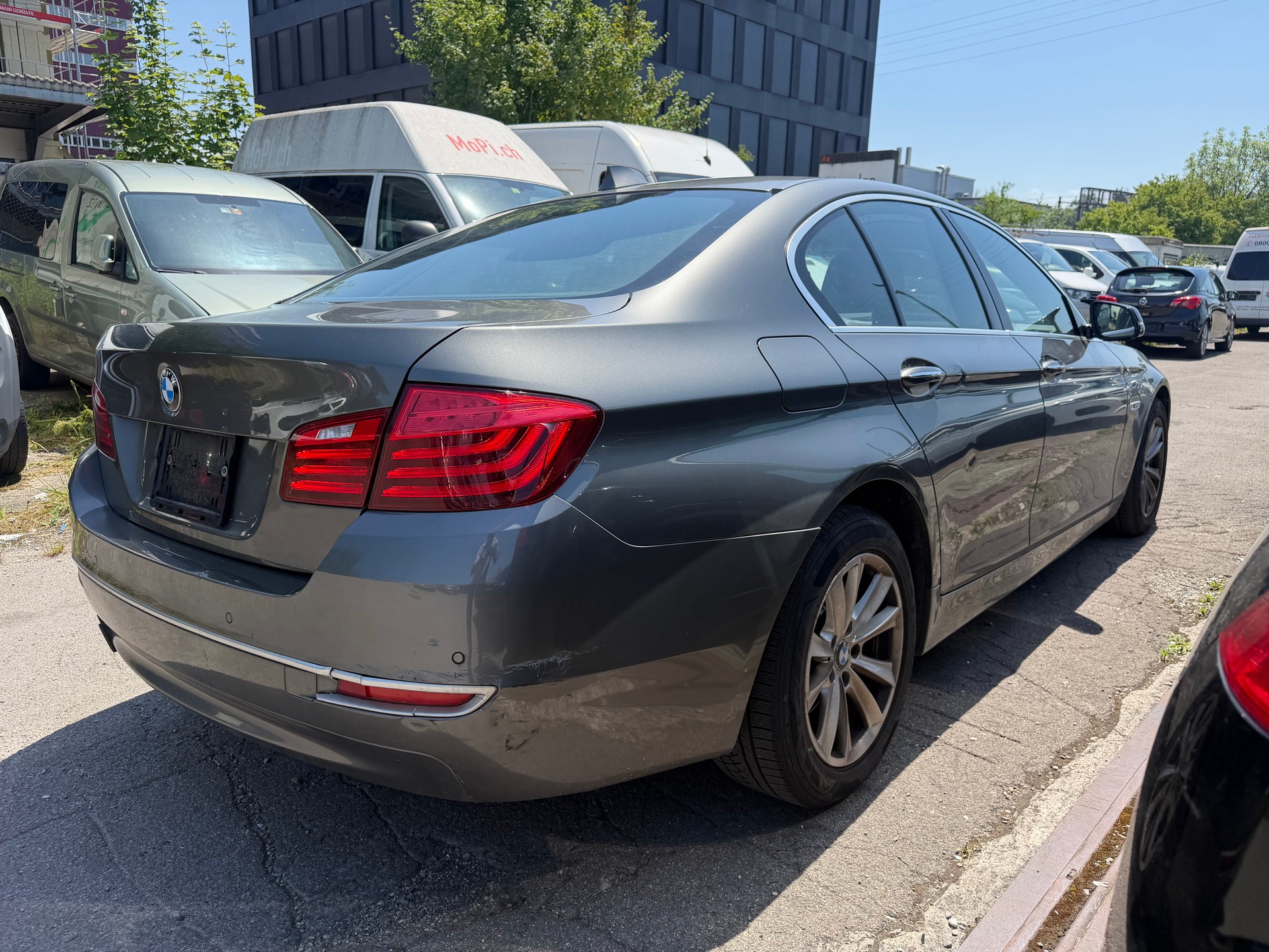 BMW 528i xDrive Modern Line Steptronic-image-9