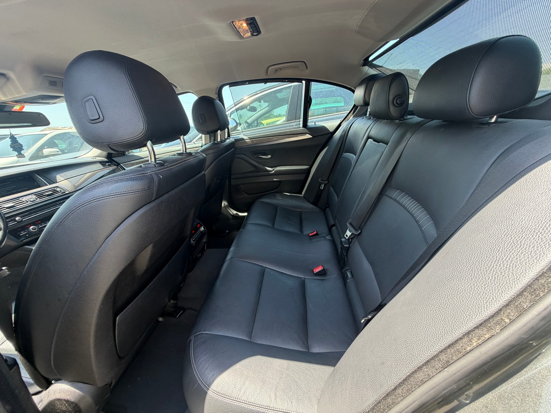 BMW 528i xDrive Modern Line Steptronic-image-6
