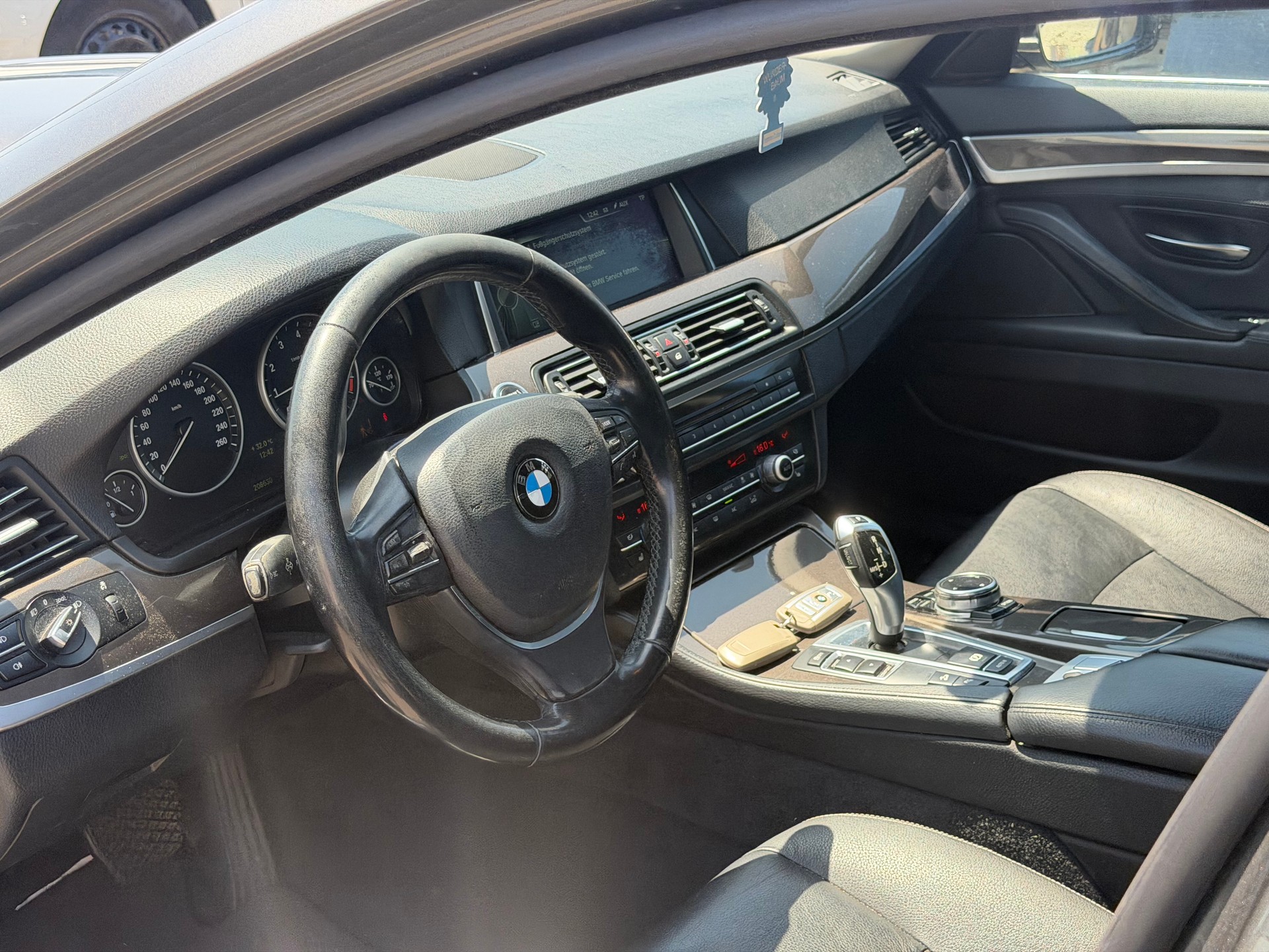 BMW 528i xDrive Modern Line Steptronic-image-4