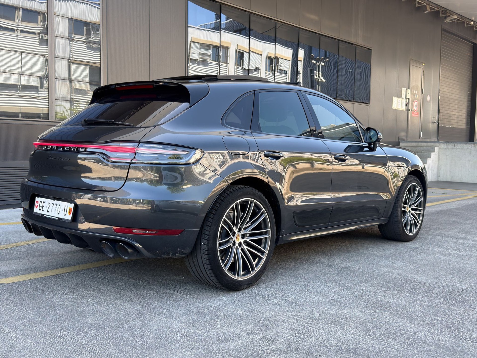 PORSCHE Macan Turbo PACK CARBON-image-1
