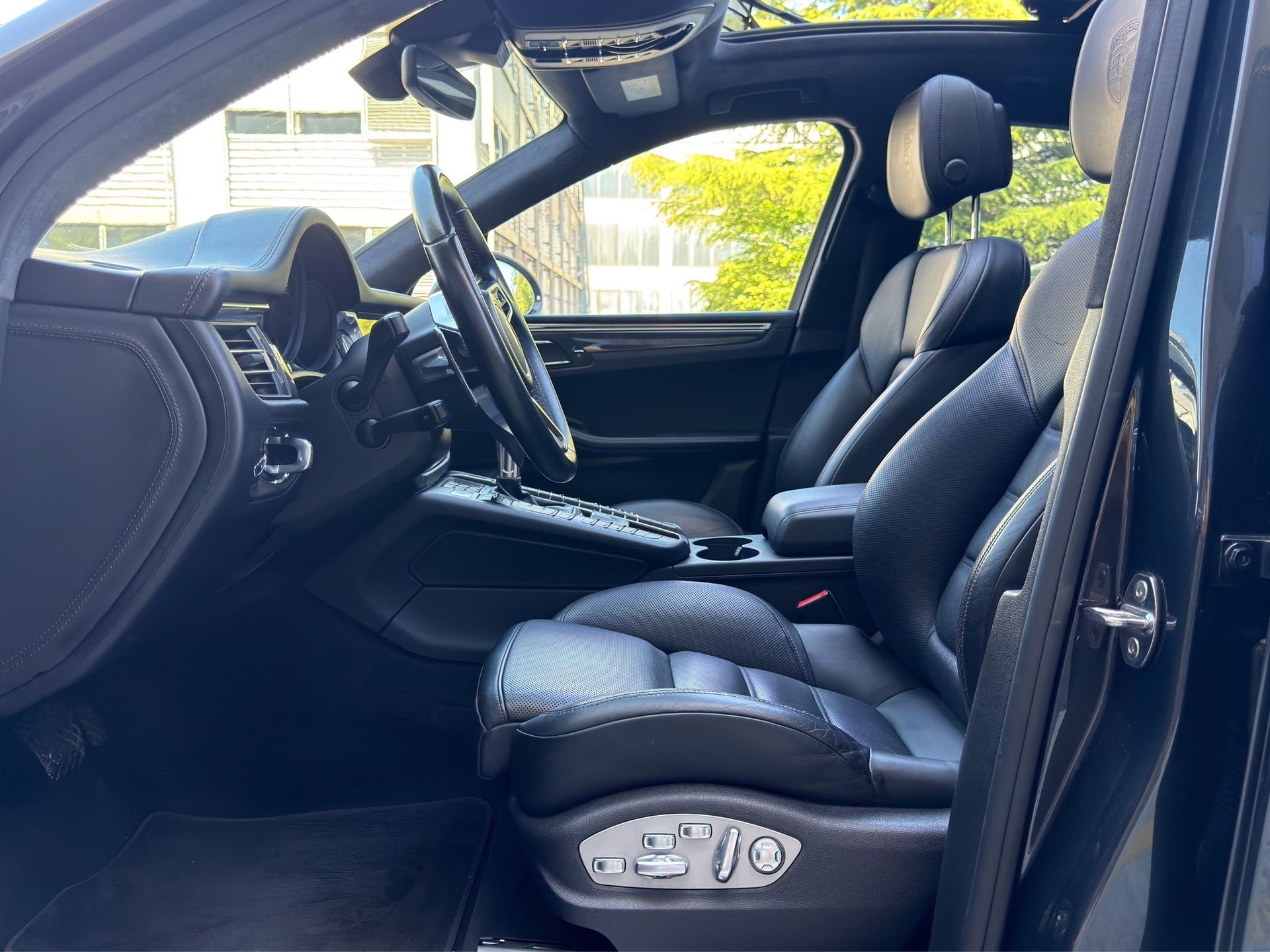 PORSCHE Macan Turbo PACK CARBON-image-6