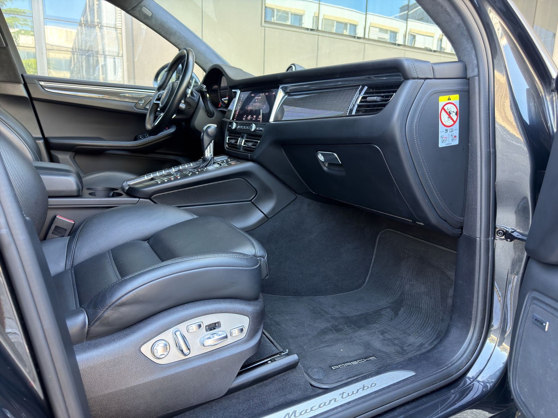 PORSCHE Macan Turbo PACK CARBON-image-10
