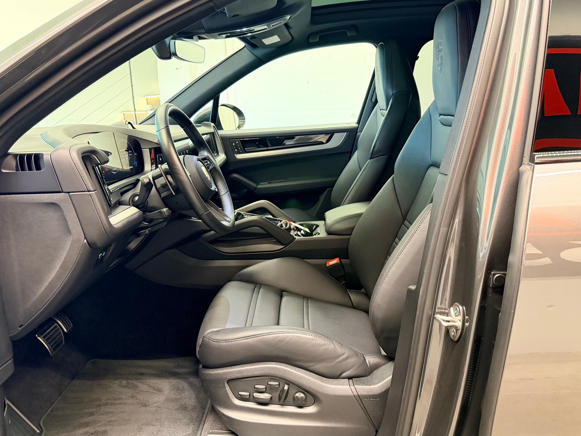 PORSCHE Cayenne S Tiptronic-image-16