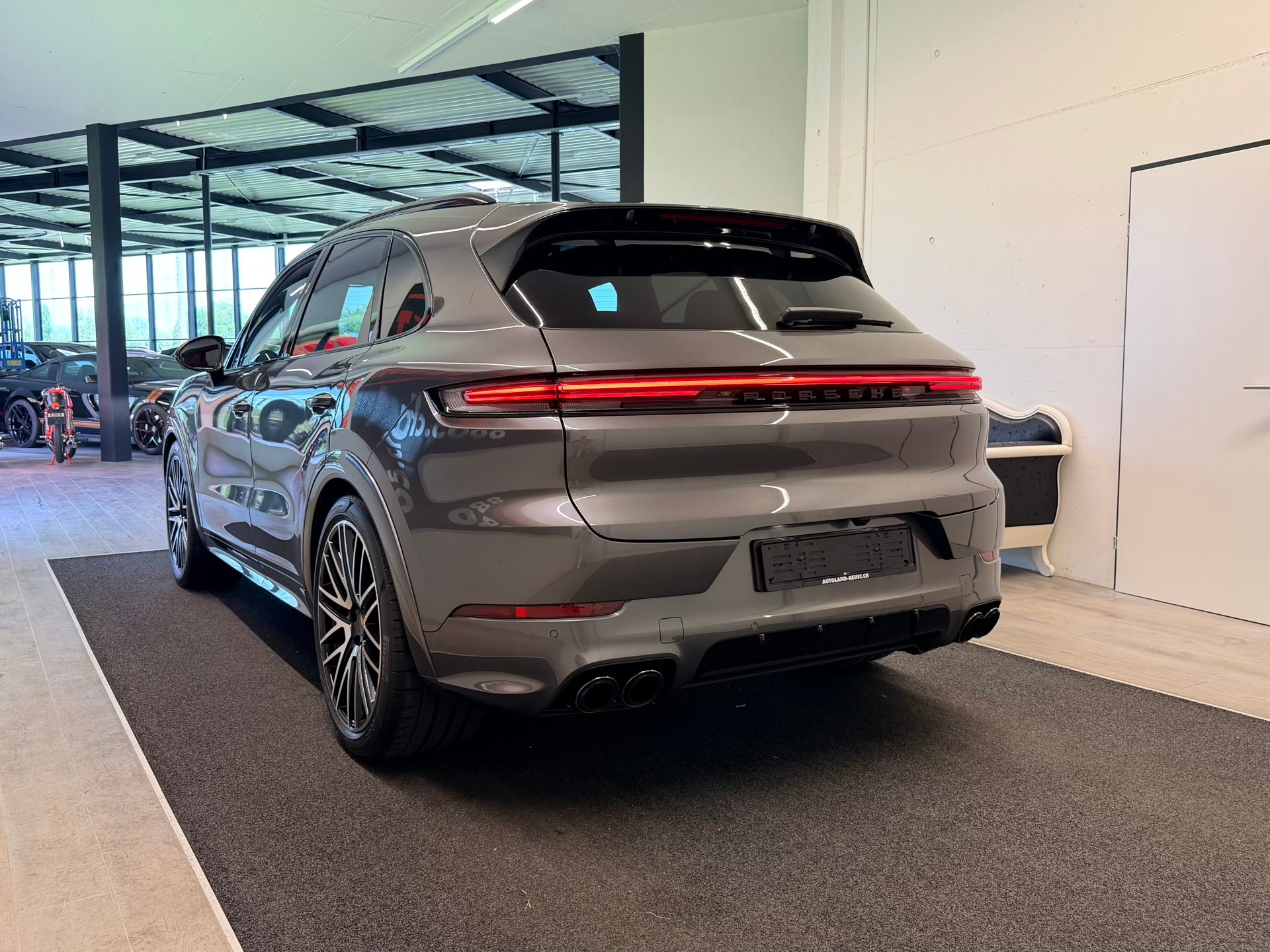 PORSCHE Cayenne S Tiptronic-image-8